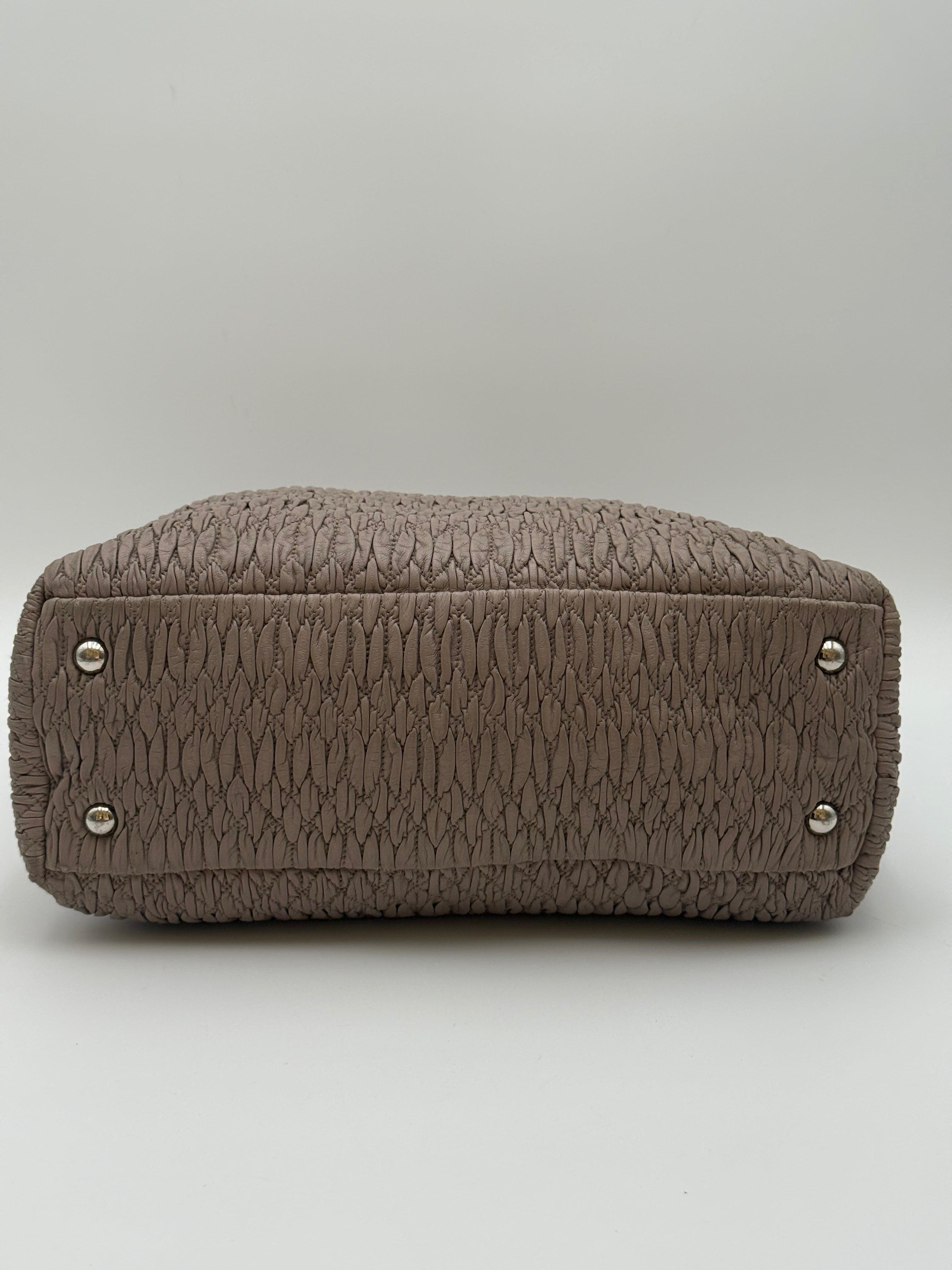 Miu Miu Borsa Shopping in Pelle Cloquet Tortora
