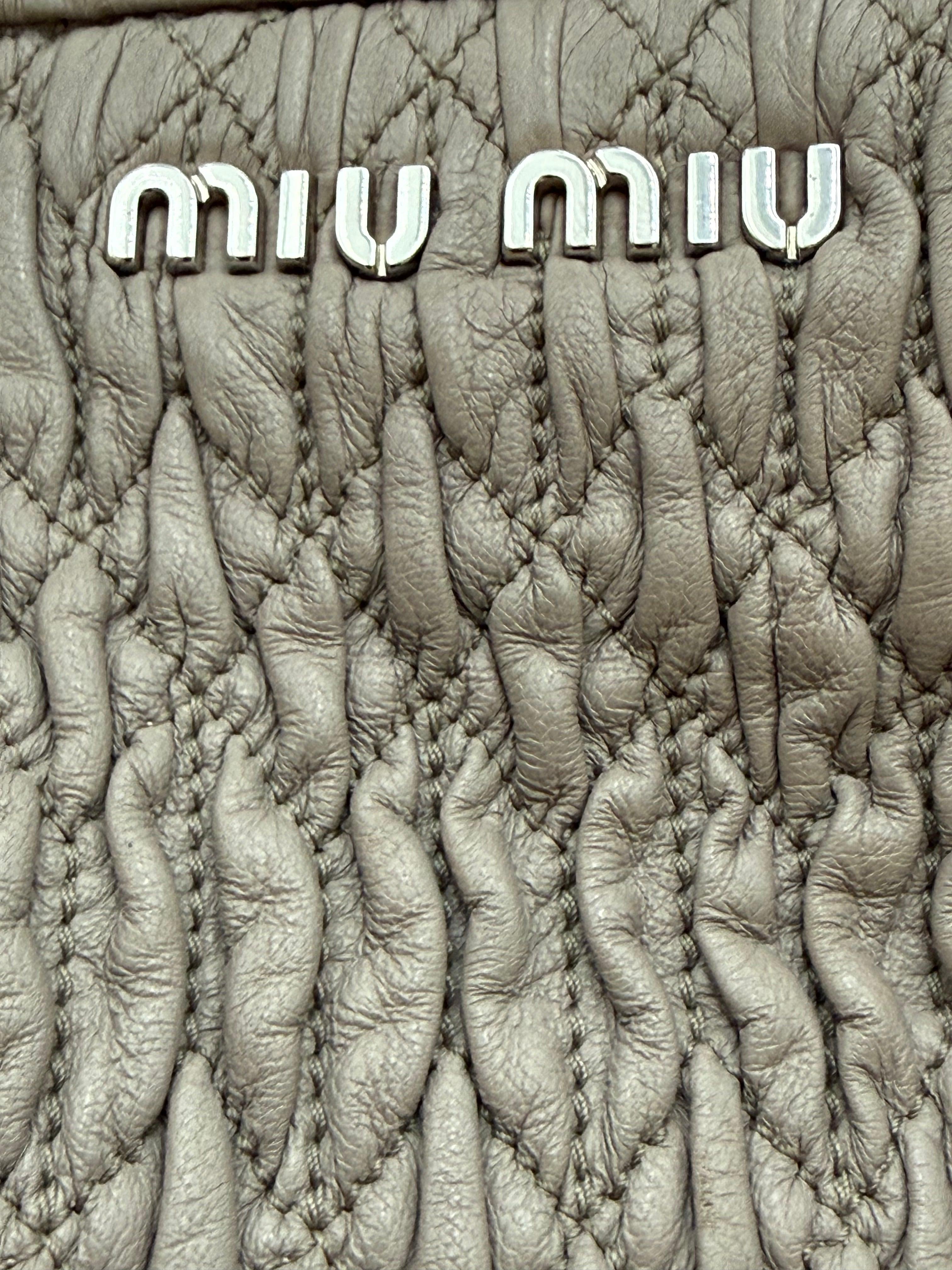 Miu Miu Borsa Shopping in Pelle Cloquet Tortora
