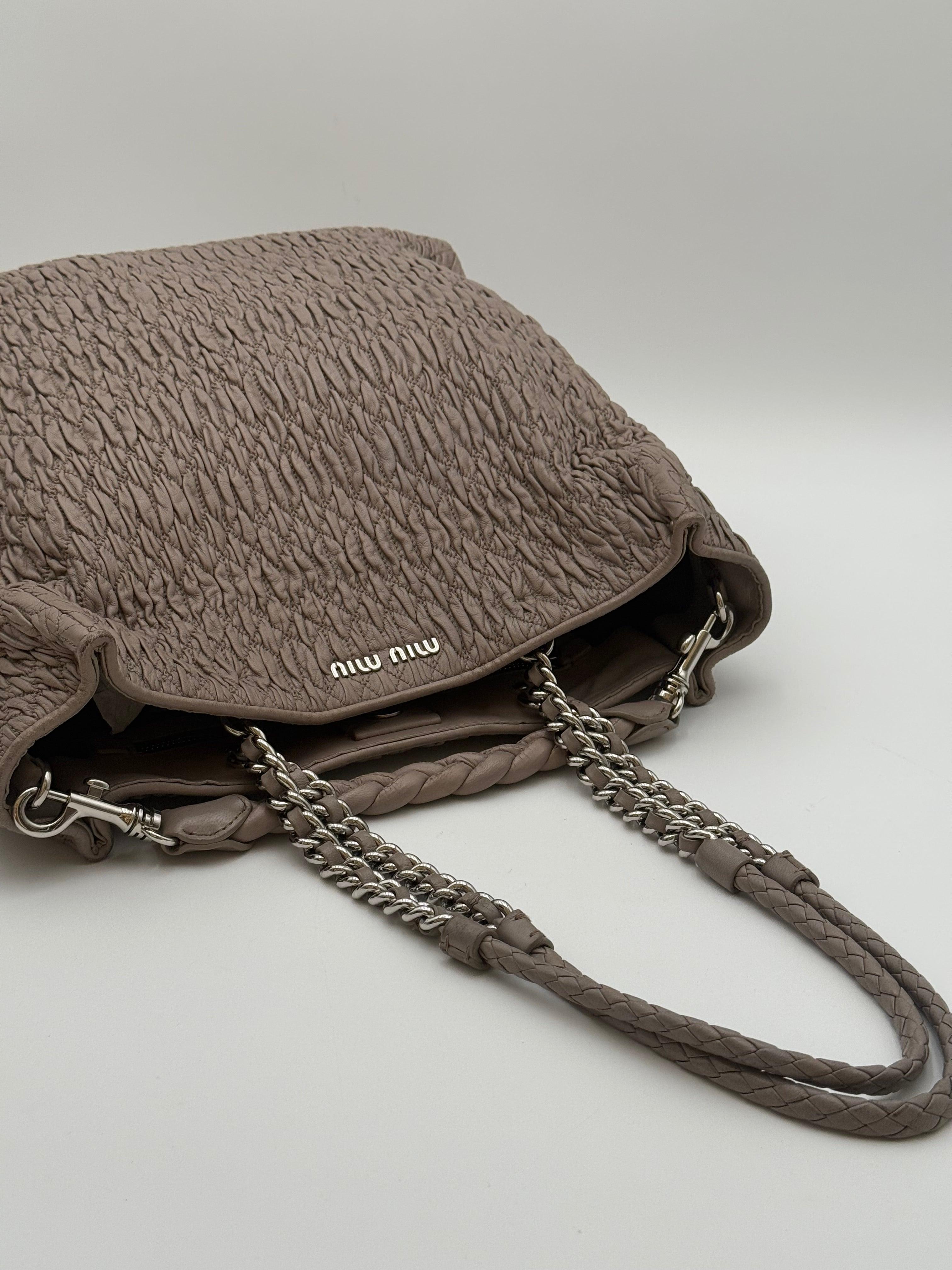Miu Miu Borsa Shopping in Pelle Cloquet Tortora