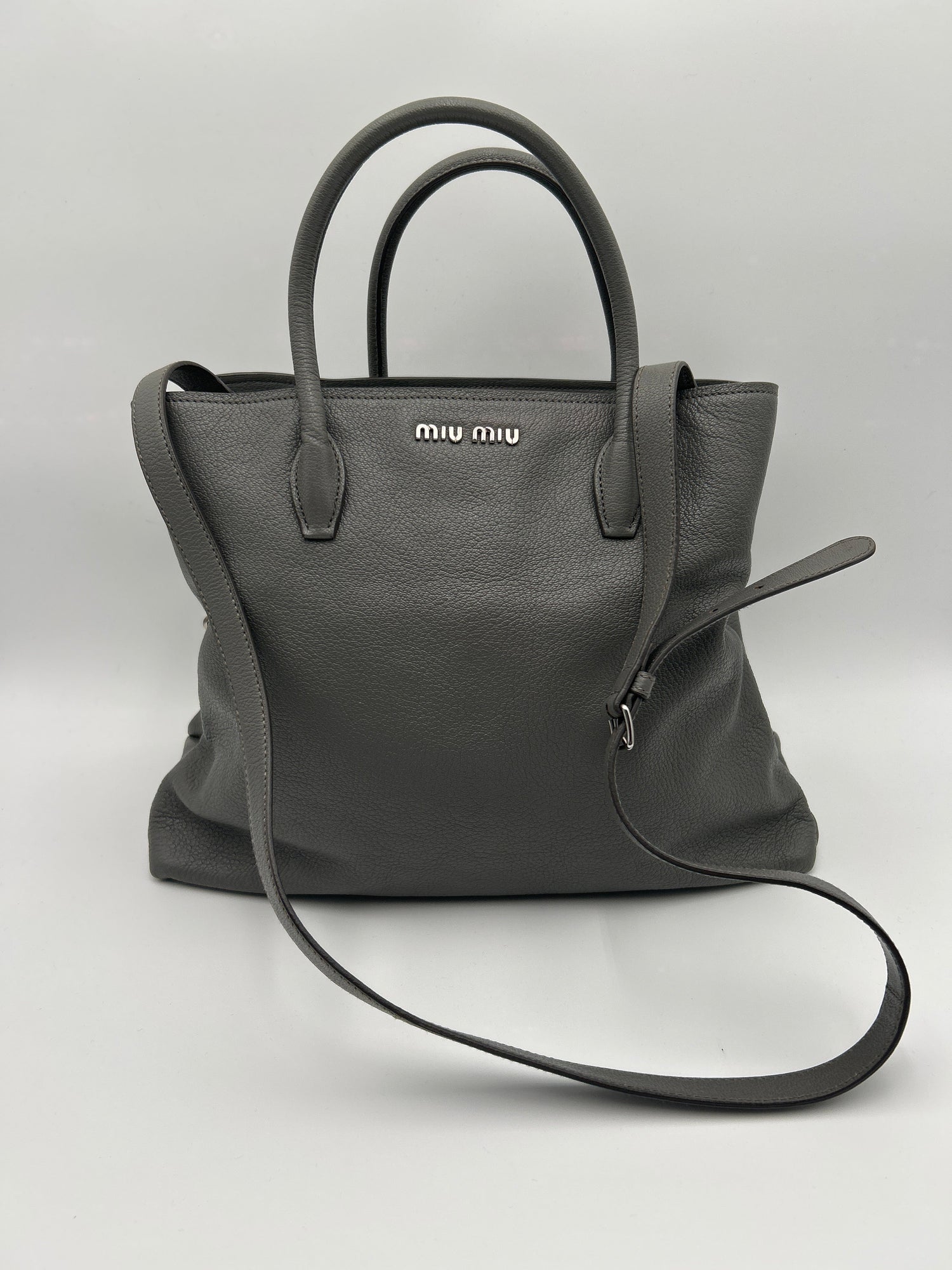 Miu Miu Borsa Tote in Pelle Grigia Miumiu