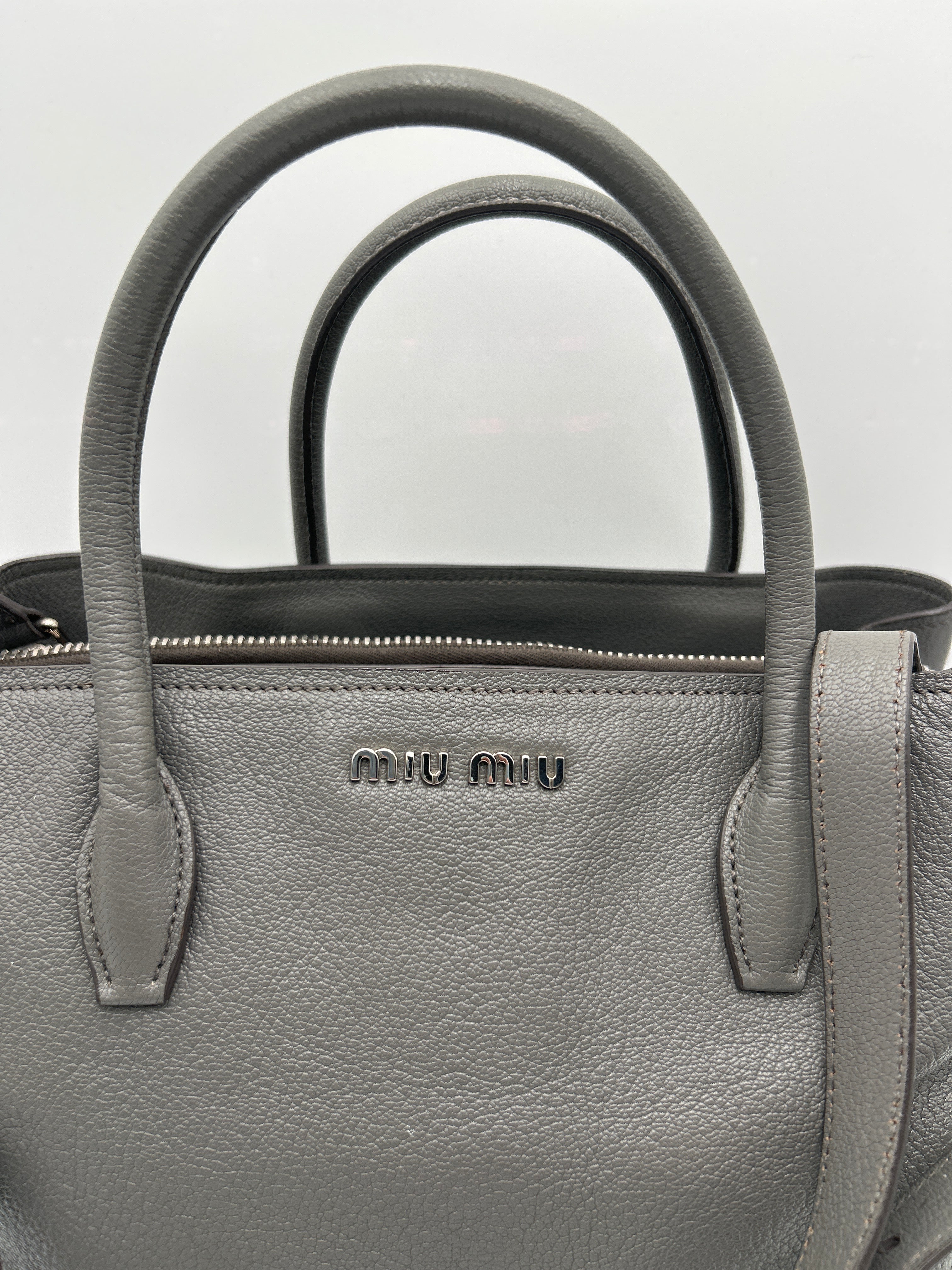 Miu Miu Borsa Tote in Pelle Grigia Miumiu