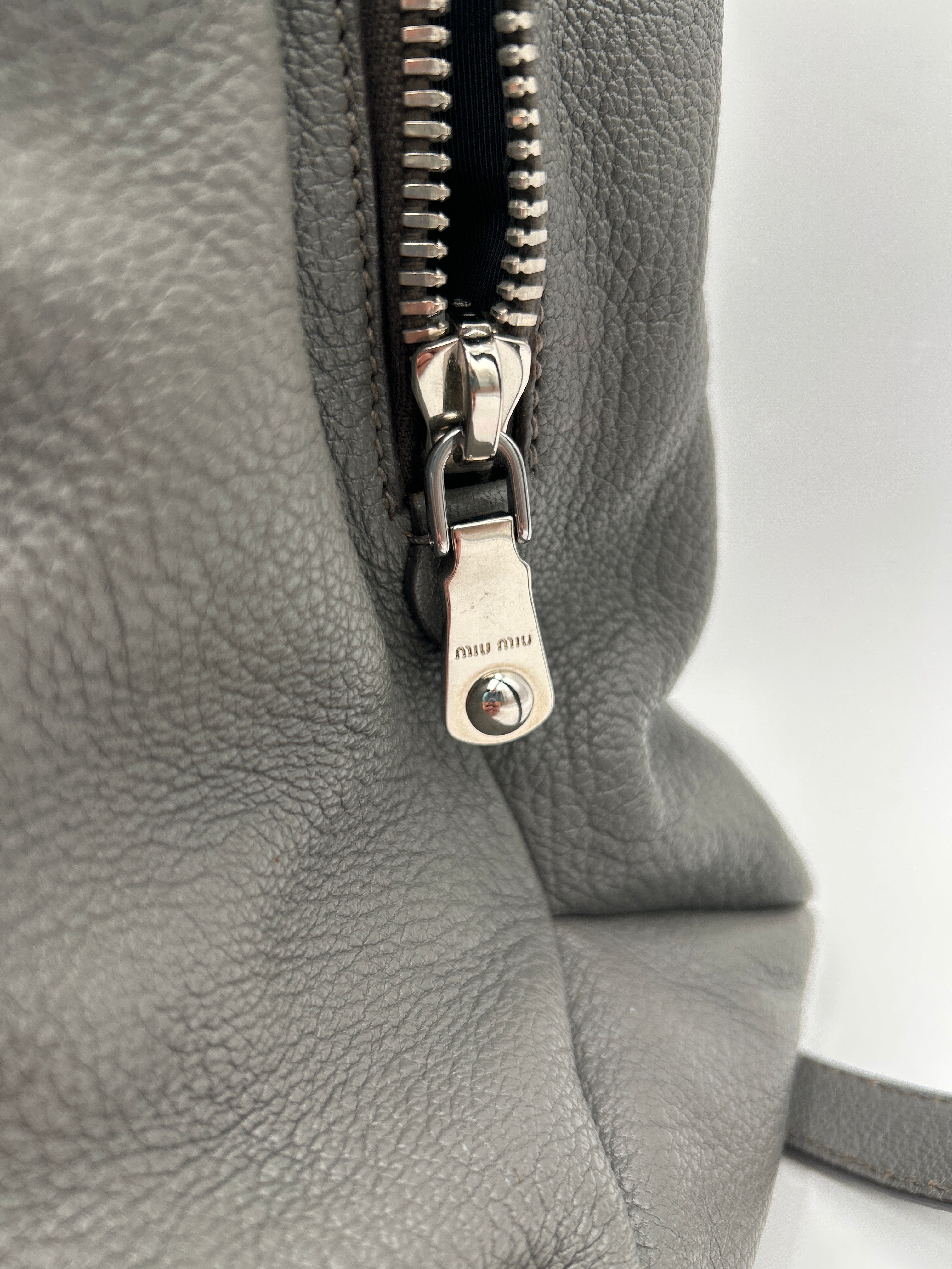 Miu Miu Borsa Tote in Pelle Grigia Miumiu