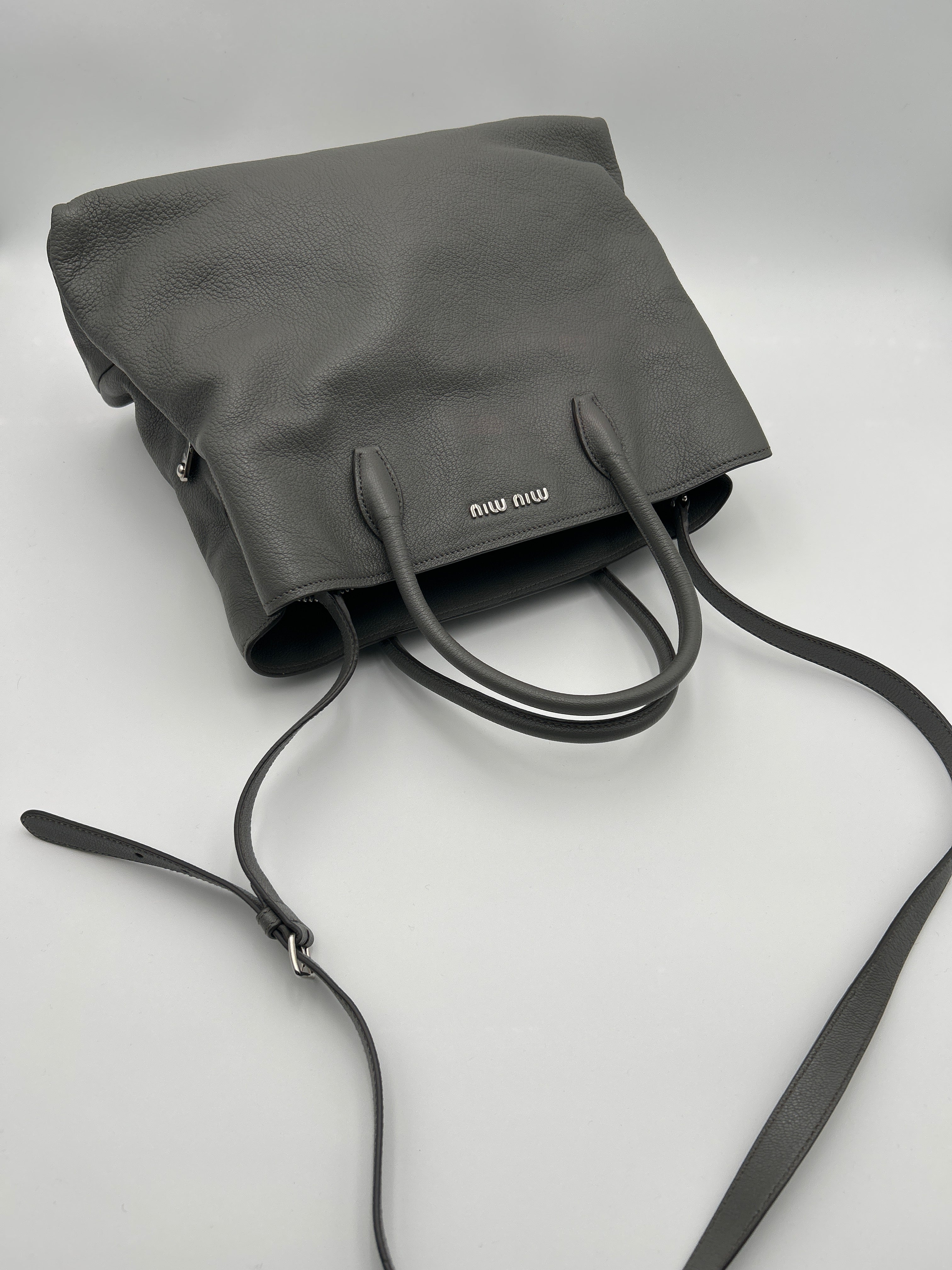 Miu Miu Borsa Tote in Pelle Grigia Miumiu