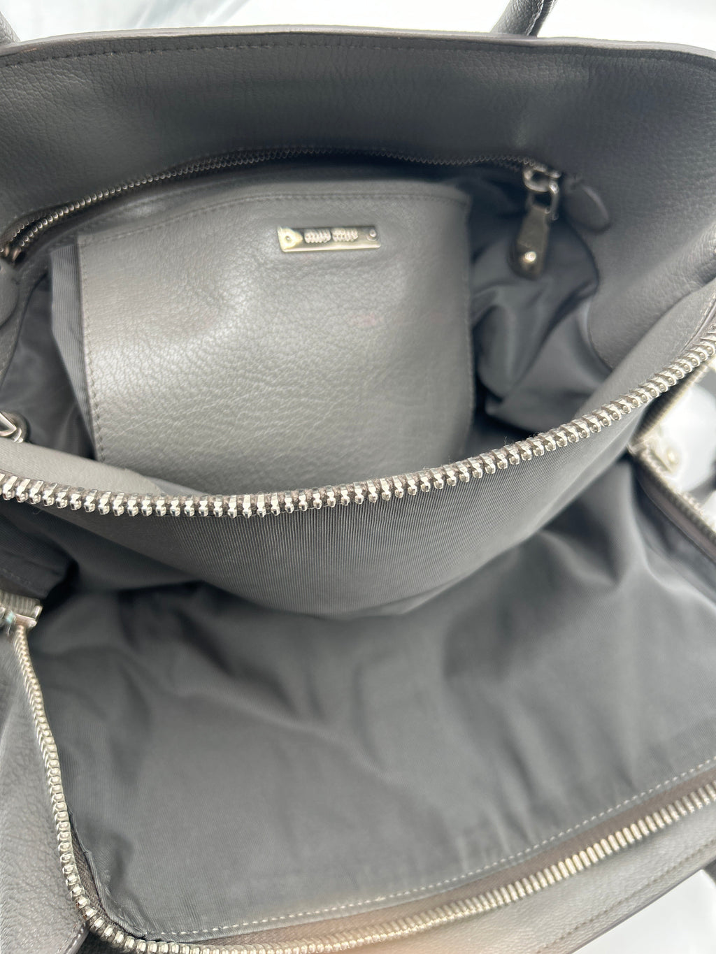 Miu Miu Borsa Tote in Pelle Grigia Miumiu