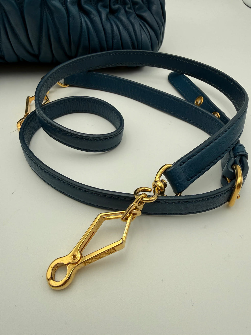 Miu Miu Borsa Tote in Pelle Matelassé Blu Cobalto - Mercatino di Ninni