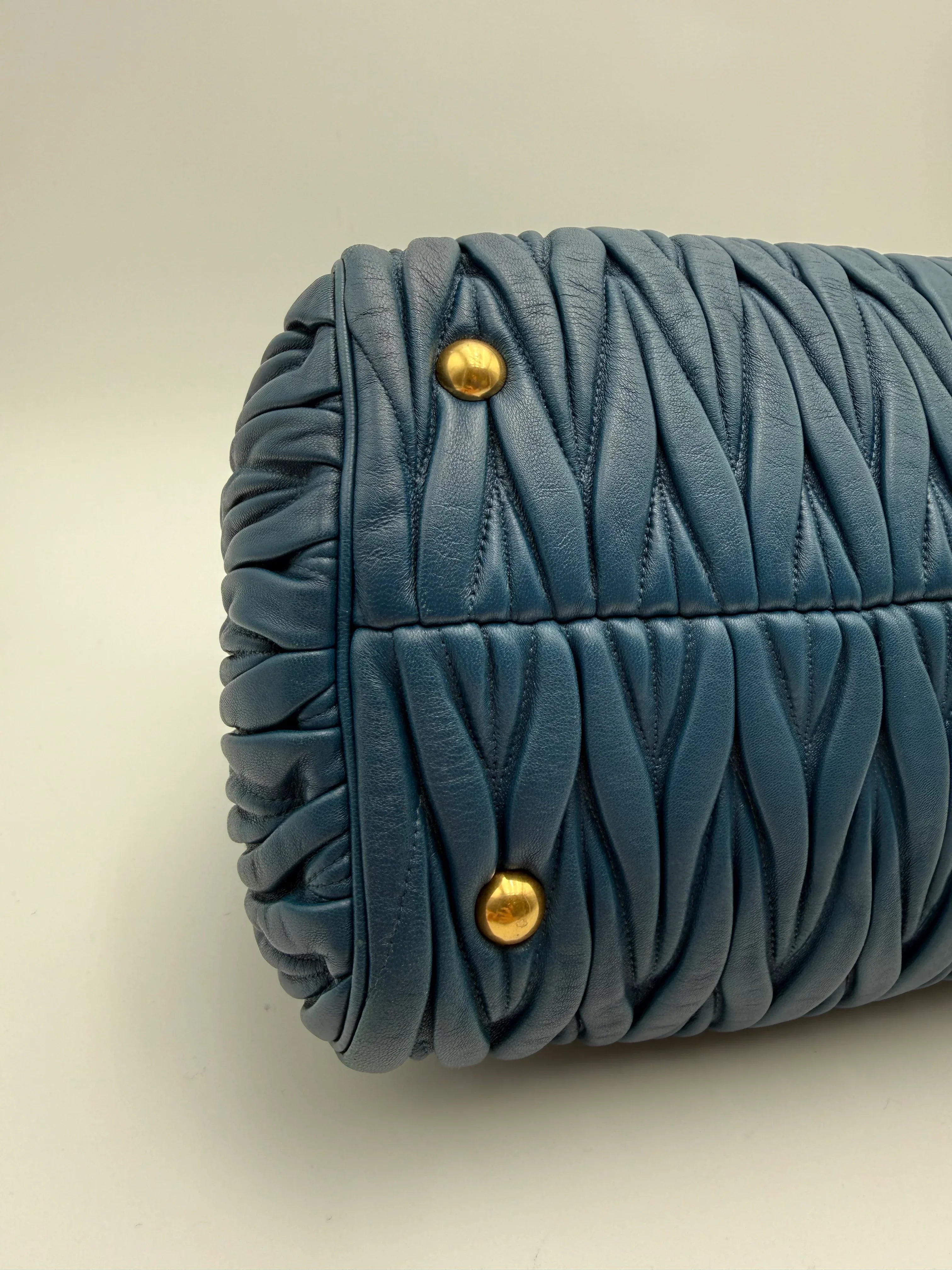 Miu Miu Borsa Tote in Pelle Matelassé Blu Cobalto - Mercatino di Ninni