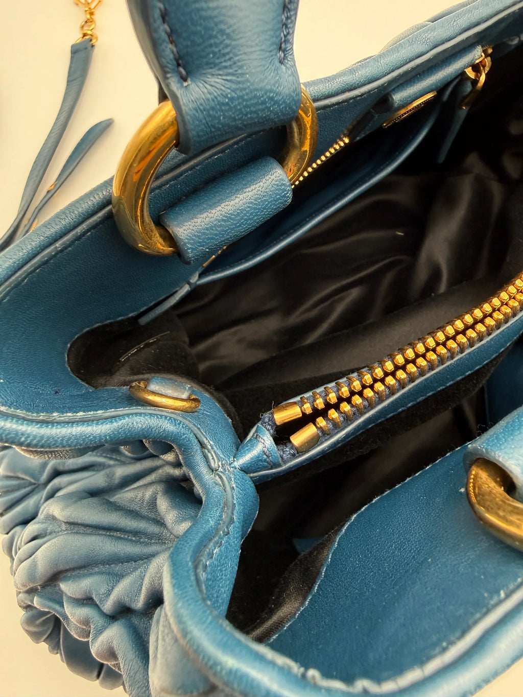 Miu Miu Borsa Tote in Pelle Matelassé Blu Cobalto - Mercatino di Ninni