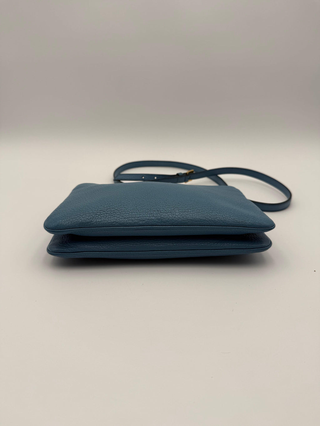 Miu Miu Borsa a Tracolla in Pelle Madras Color Azzurro Polvere - Mercatino di Ninni