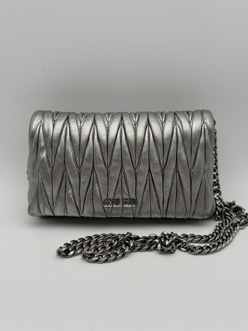 Miu Miu Borsa a Tracolla in Pelle Matelassé Argento - Mercatino di Ninni