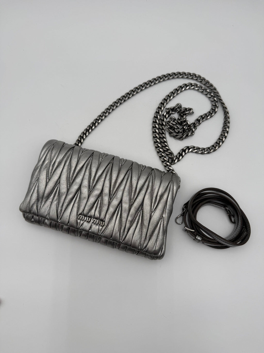 Miu Miu Borsa a Tracolla in Pelle Matelassé Argento - Mercatino di Ninni