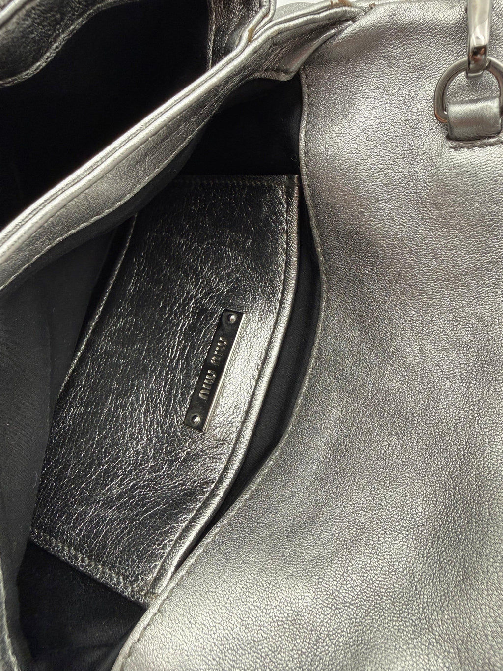 Miu Miu Borsa a Tracolla in Pelle Matelassé Argento - Mercatino di Ninni