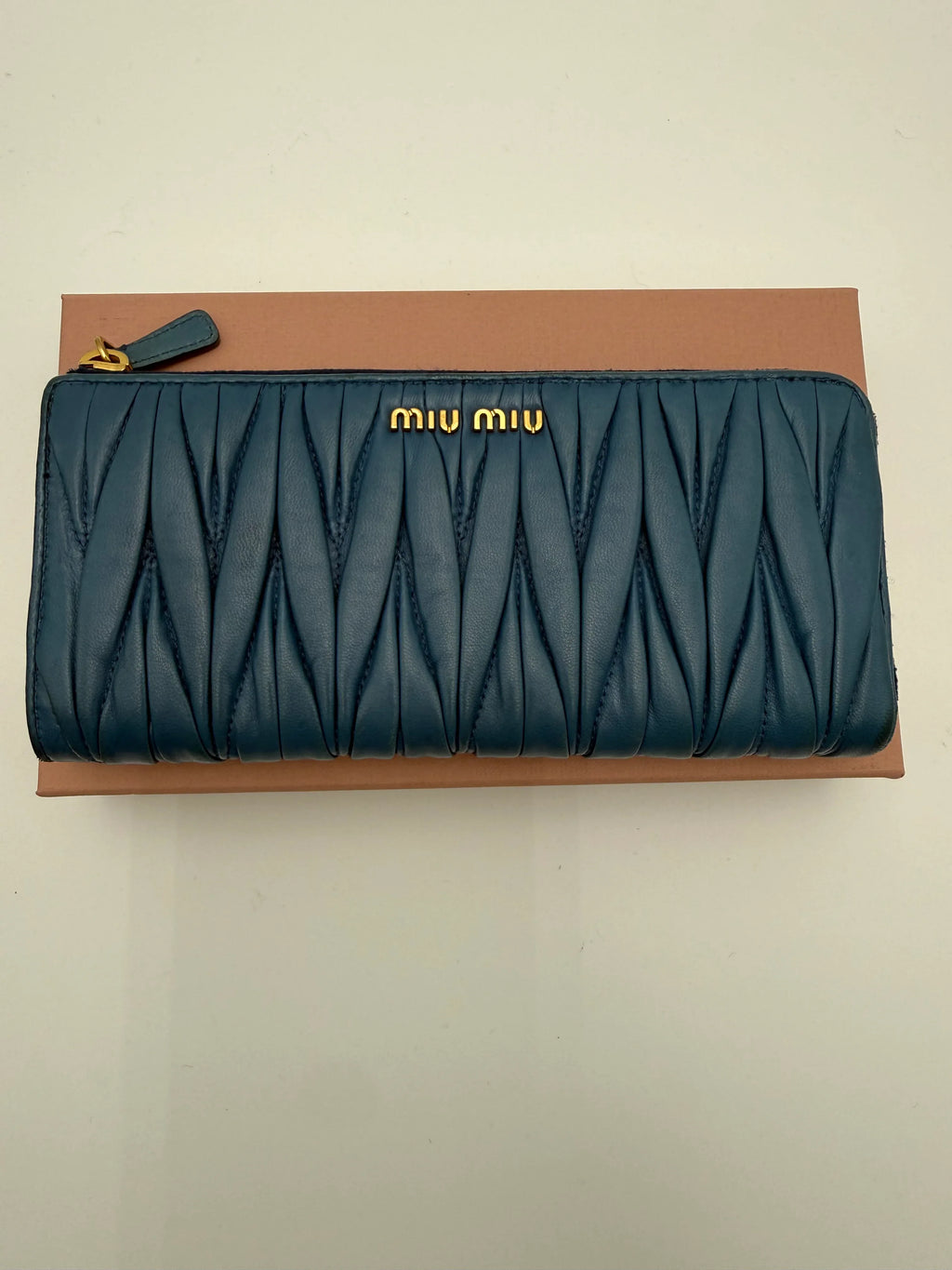 Miu Miu Portafoglio in Pelle Matelassé Blu Cobalto - Mercatino di Ninni