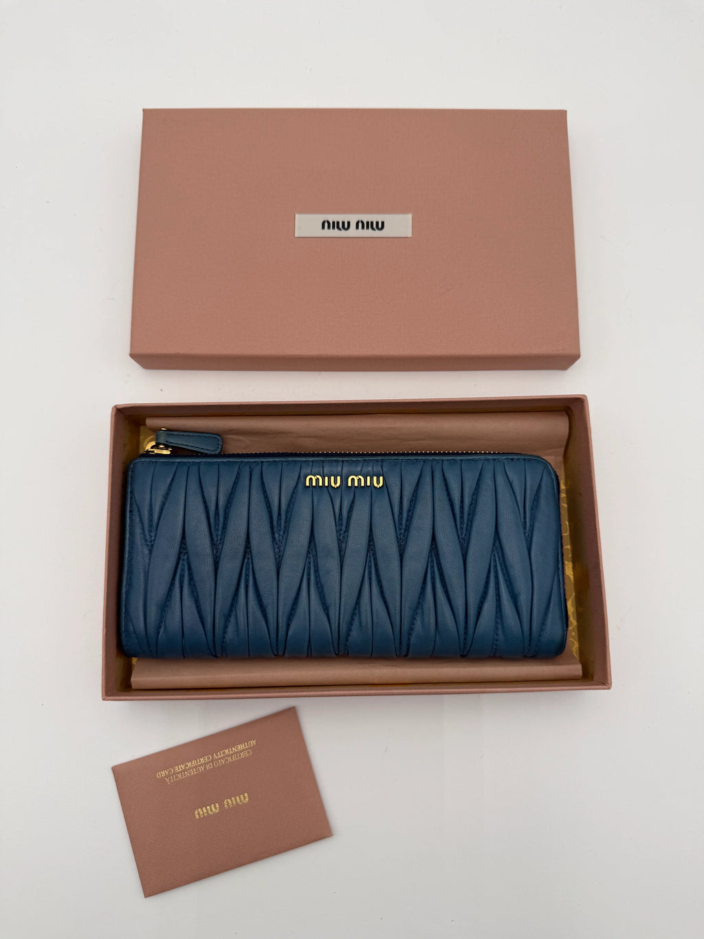 Miu Miu Portafoglio in Pelle Matelassé Blu Cobalto - Mercatino di Ninni