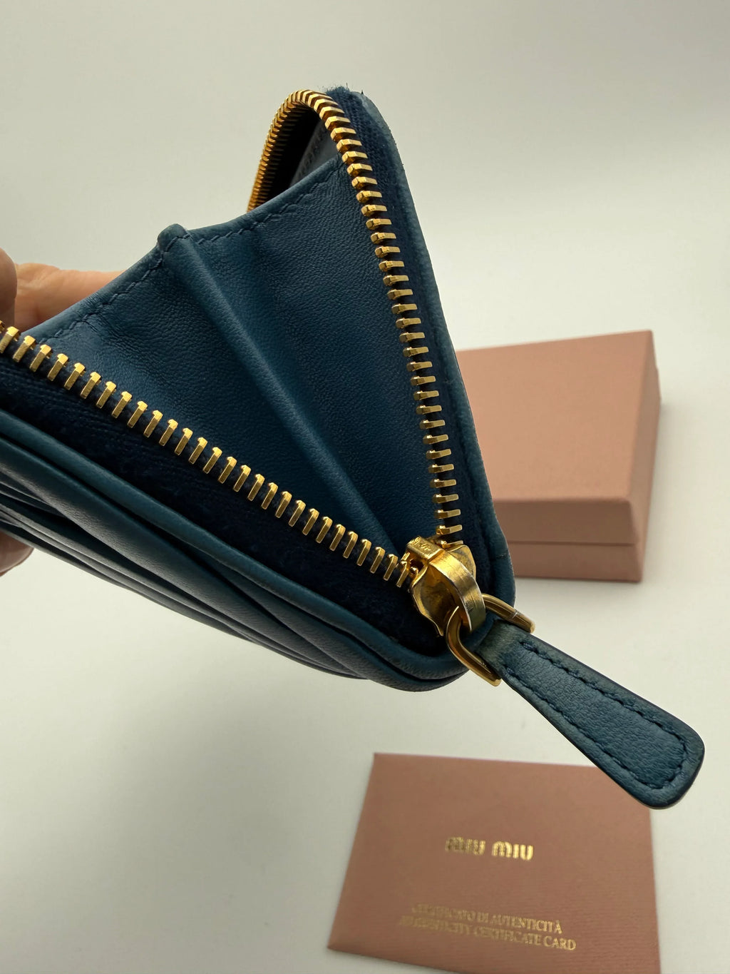 Miu Miu Portafoglio in Pelle Matelassé Blu Cobalto - Mercatino di Ninni