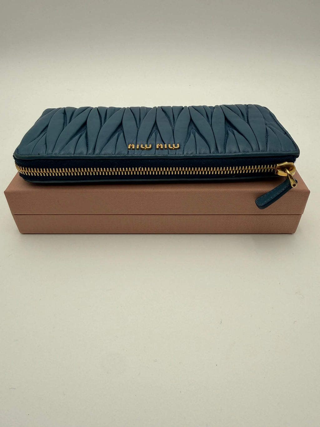 Miu Miu Portafoglio in Pelle Matelassé Blu Cobalto - Mercatino di Ninni