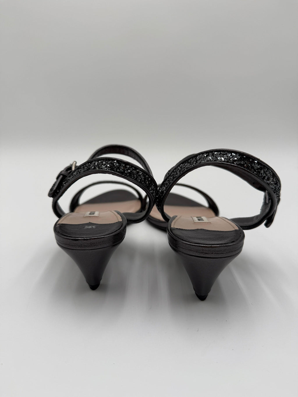 Miu Miu Sandali in Pelle Metallizzata e Glitter Grigi - Mercatino di Ninni