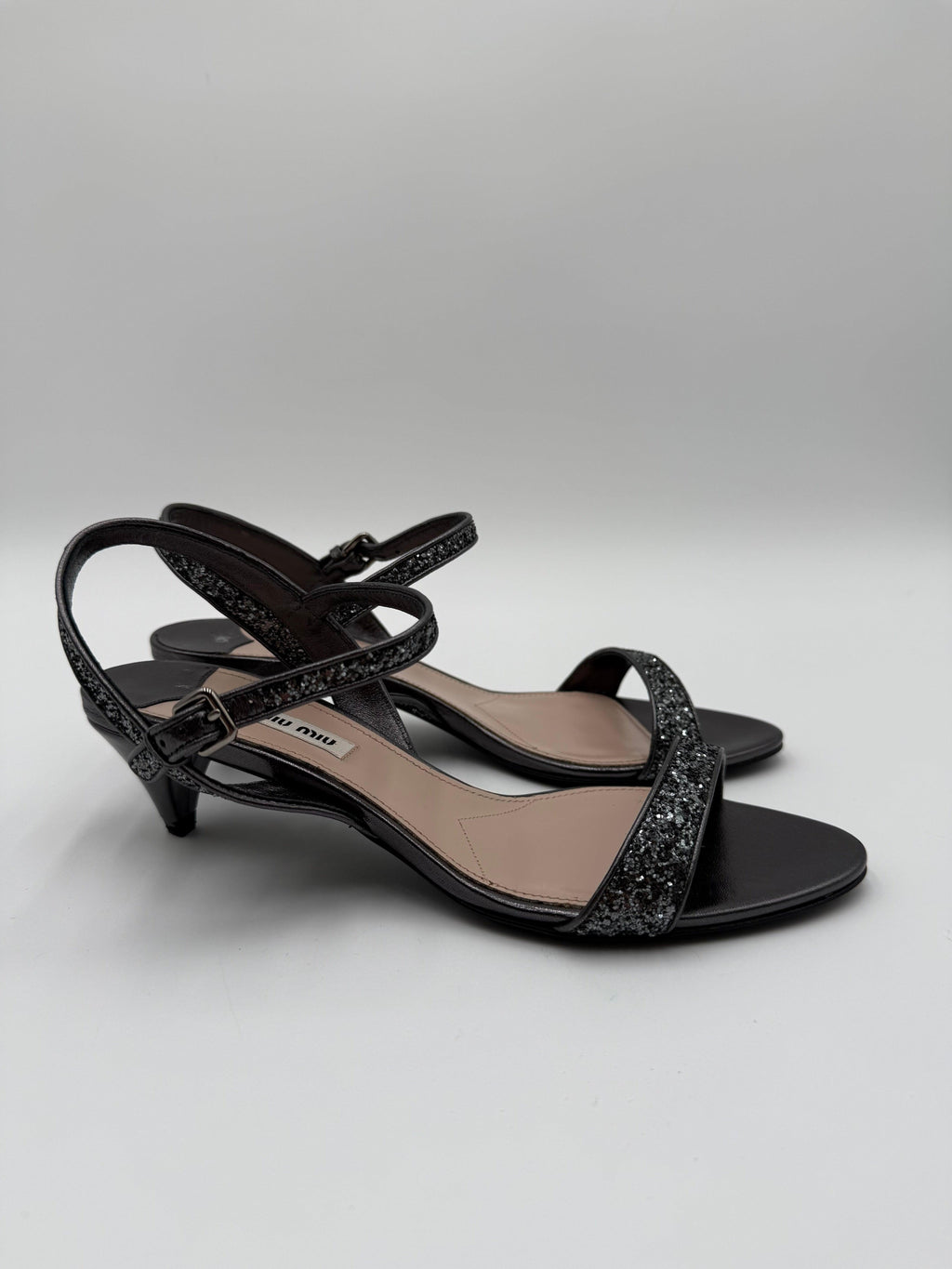 Miu Miu Sandali in Pelle Metallizzata e Glitter Grigi - Mercatino di Ninni