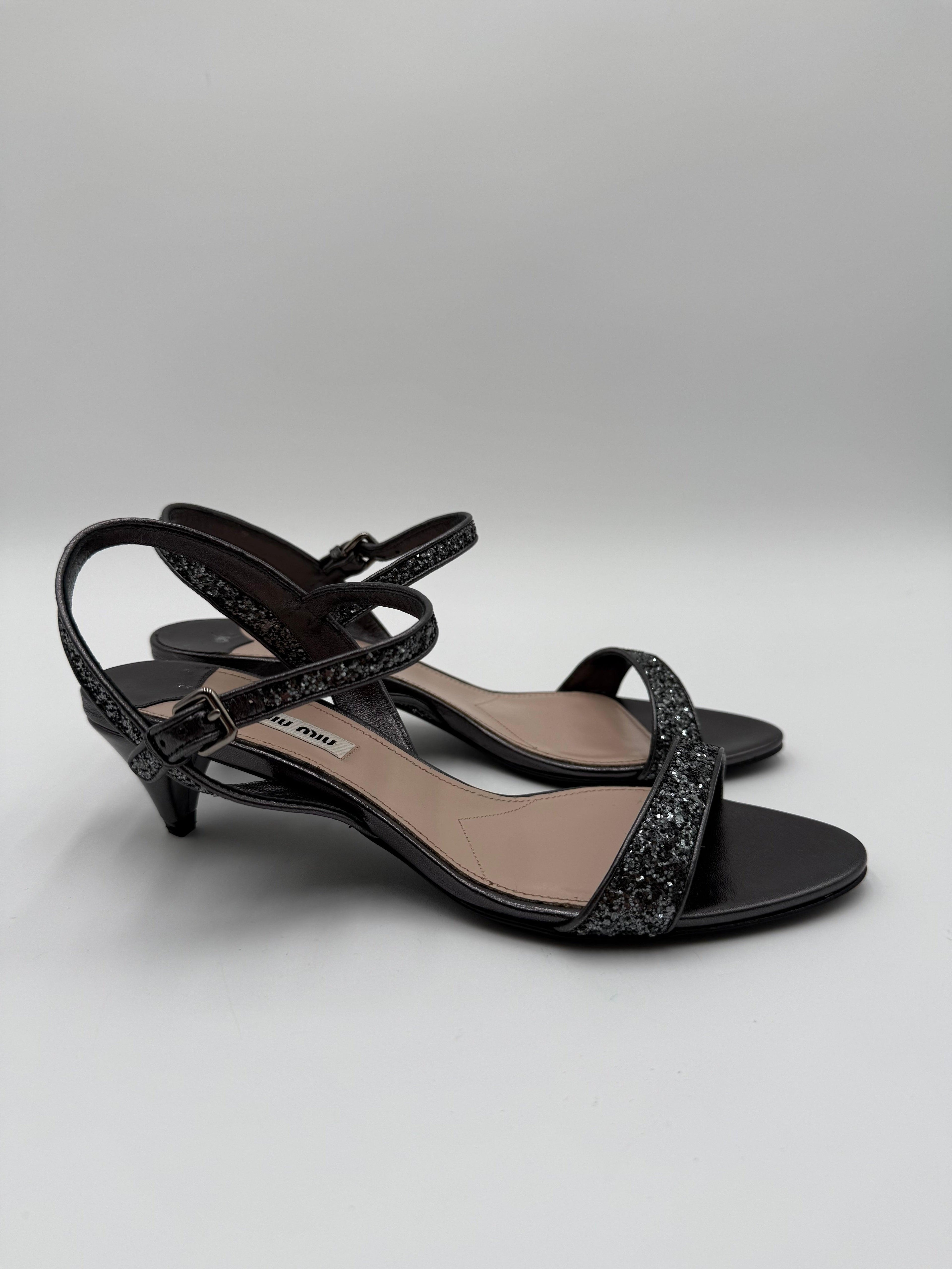 Miu Miu Sandali in Pelle Metallizzata e Glitter Grigi