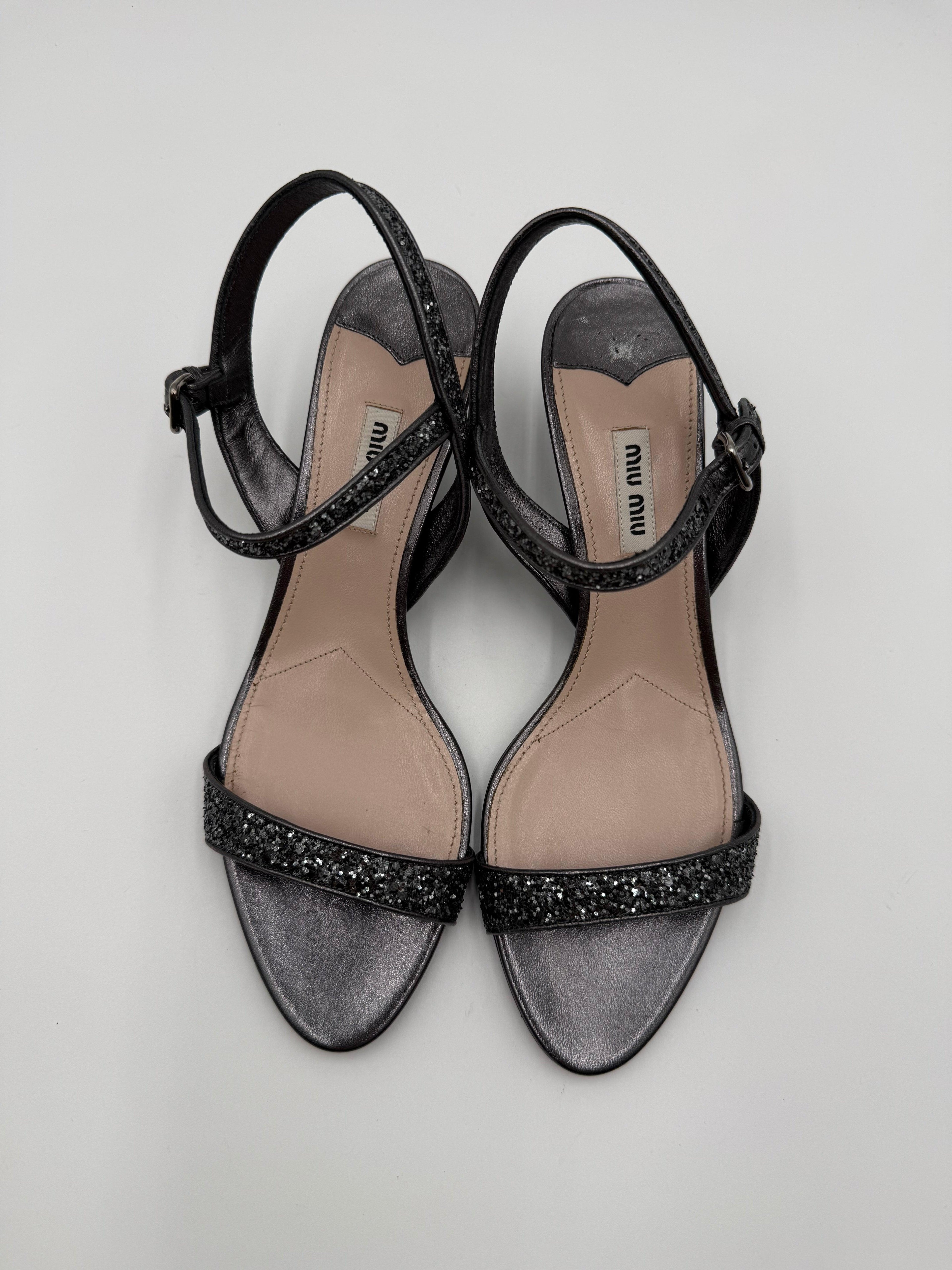 Miu Miu Sandali in Pelle Metallizzata e Glitter Grigi