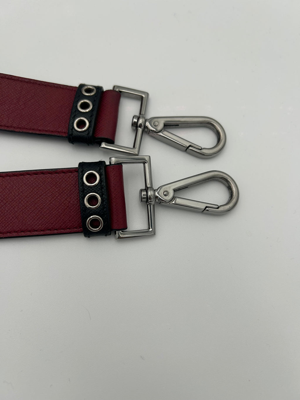 Prada Borsa in Pelle Saffiano con Decorazioni Bordeaux Prada