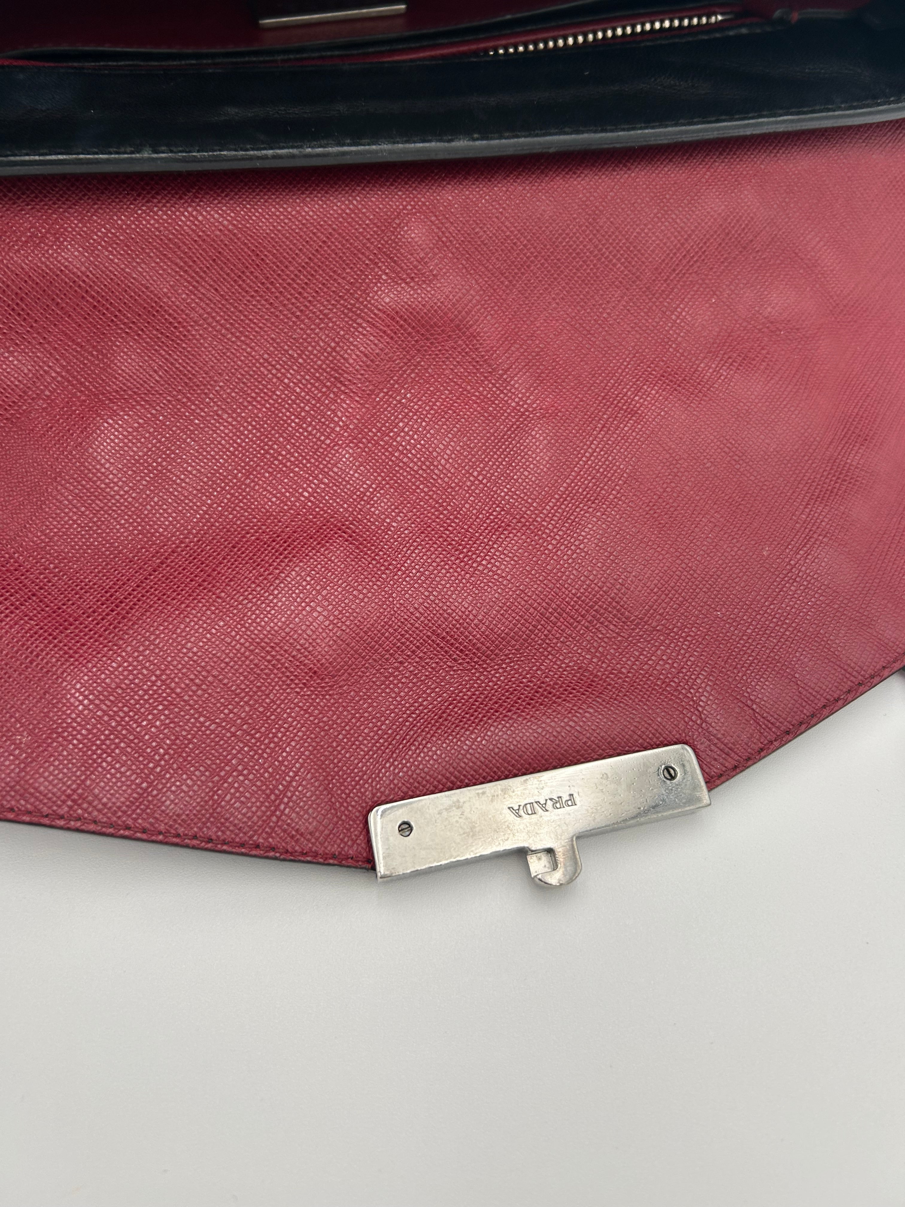 Prada Borsa in Pelle Saffiano con Decorazioni Bordeaux Prada