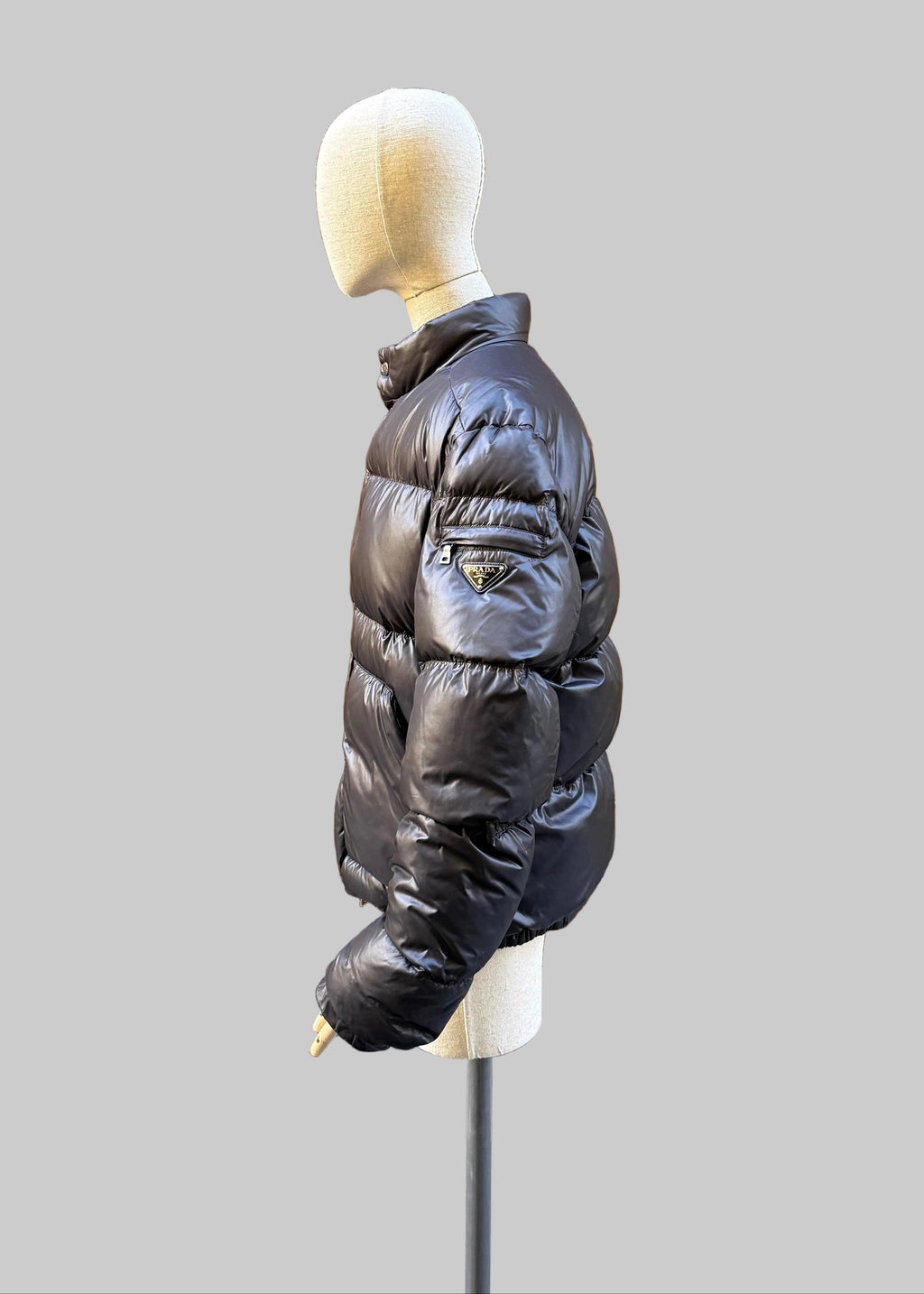 Prada Piumino Vintage in Nylon Tecnico Lucido Nero - Mercatino di Ninni