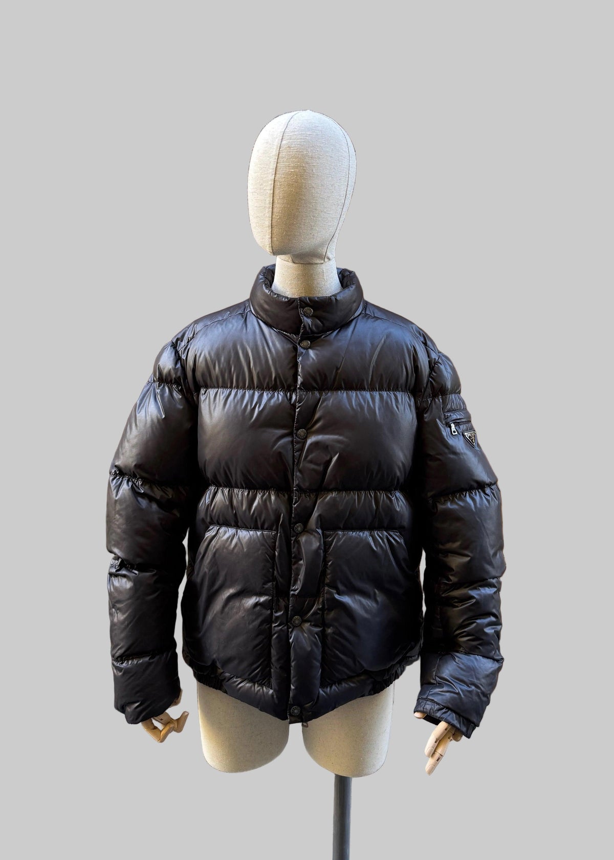Prada Piumino Vintage in Nylon Tecnico Lucido Nero - Mercatino di Ninni