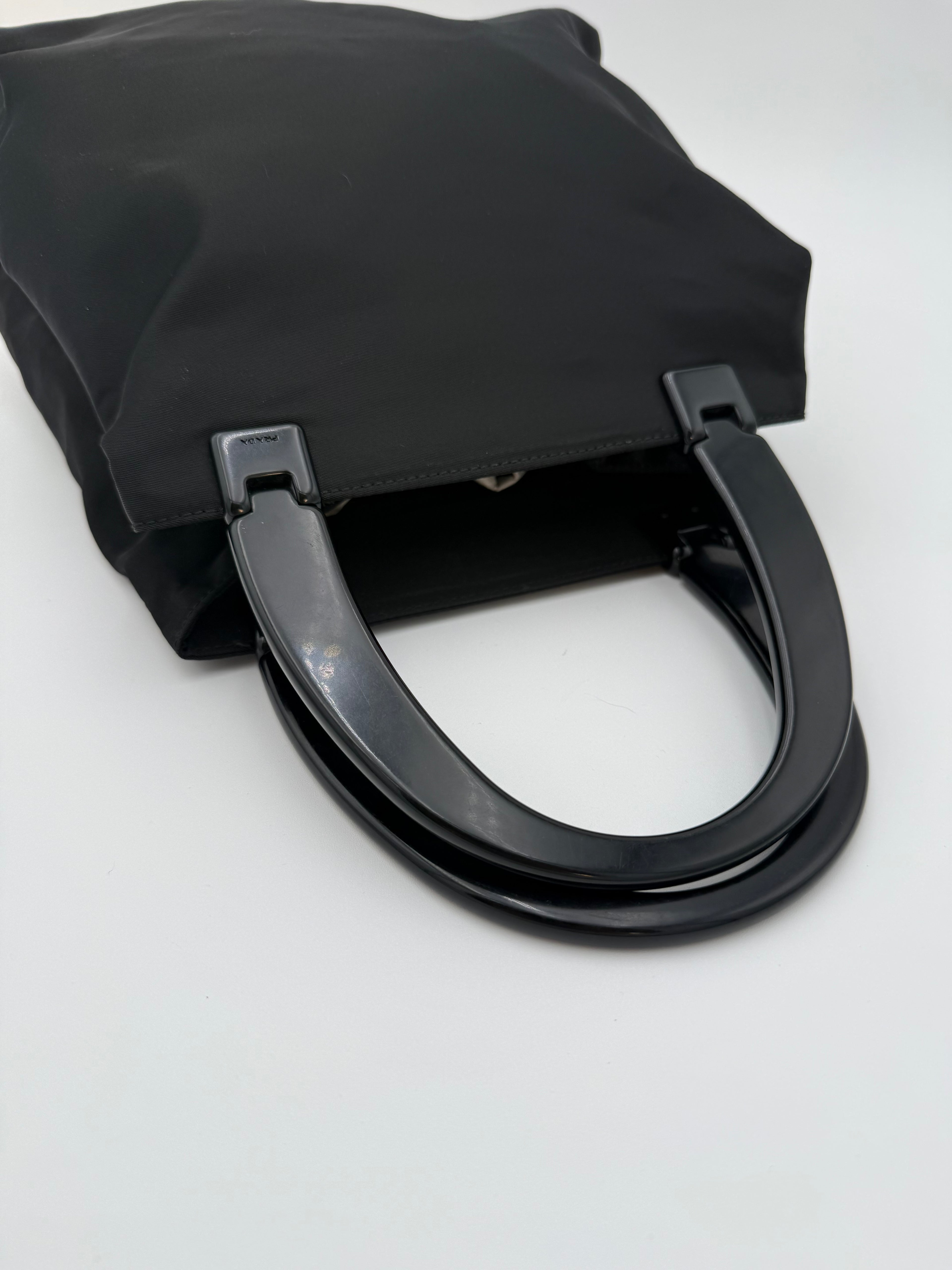 Prada Tote Borsa in Tela e Manici in Plexi Nera - Mercatino di Ninni