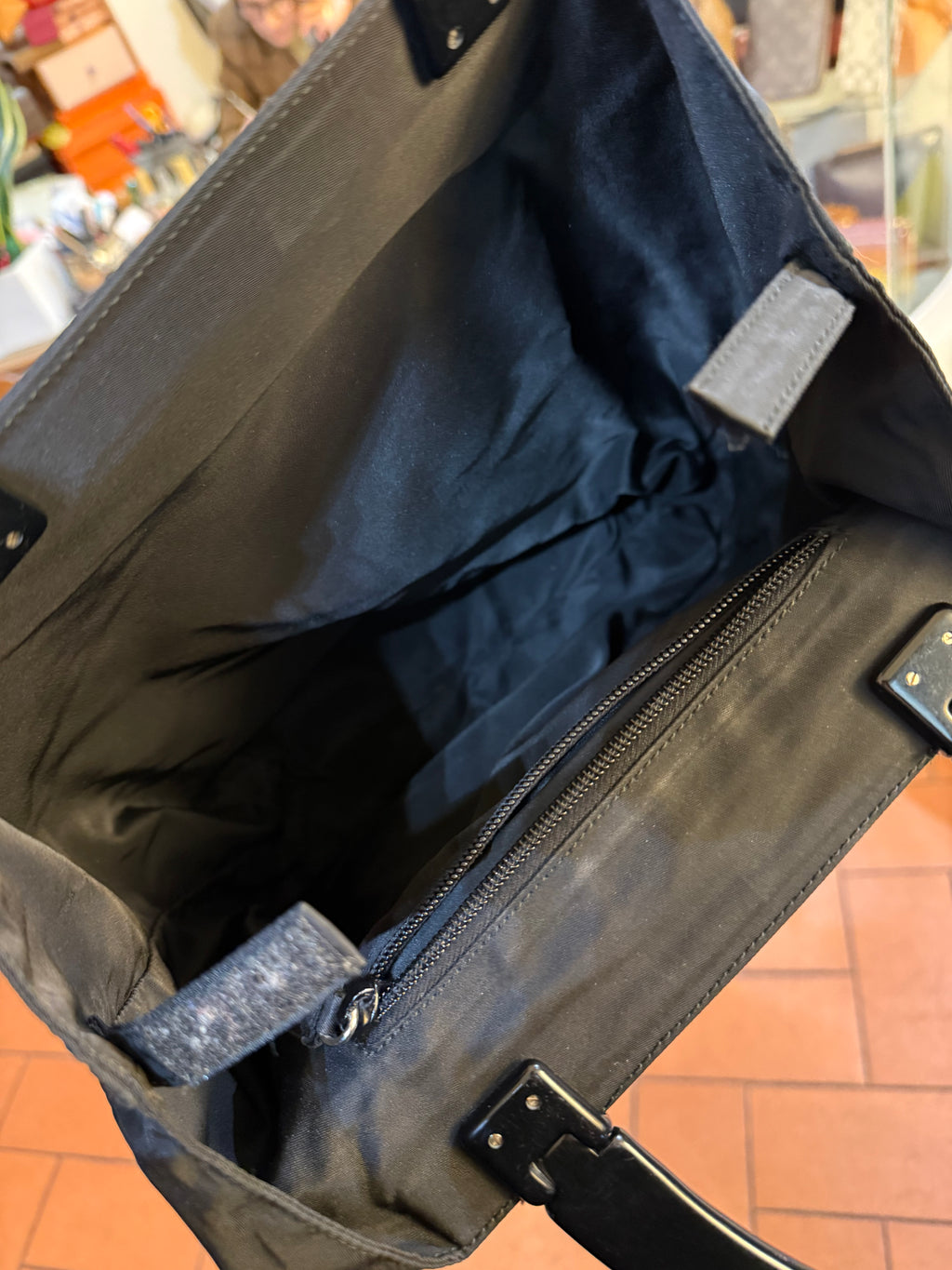 Prada Tote Borsa in Tela e Manici in Plexi Nera - Mercatino di Ninni