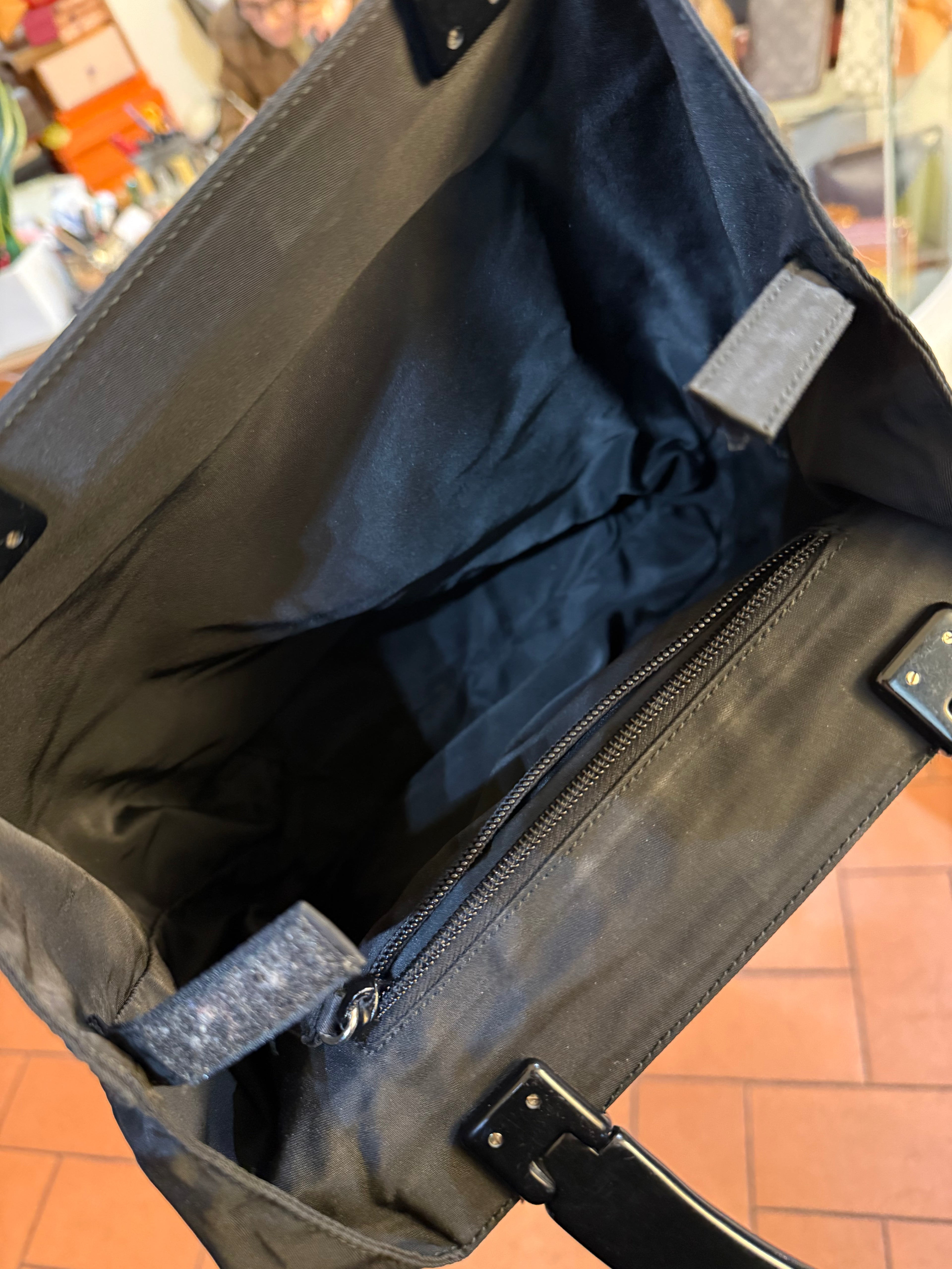 Prada Tote Borsa in Tela e Manici in Plexi Nera - Mercatino di Ninni