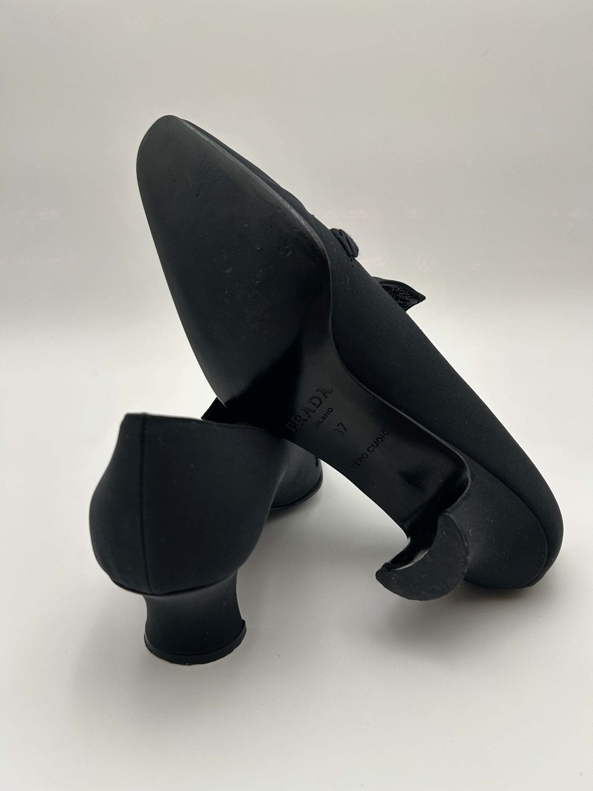 Prada vintage Scarpe in Raso Ricamate Prada