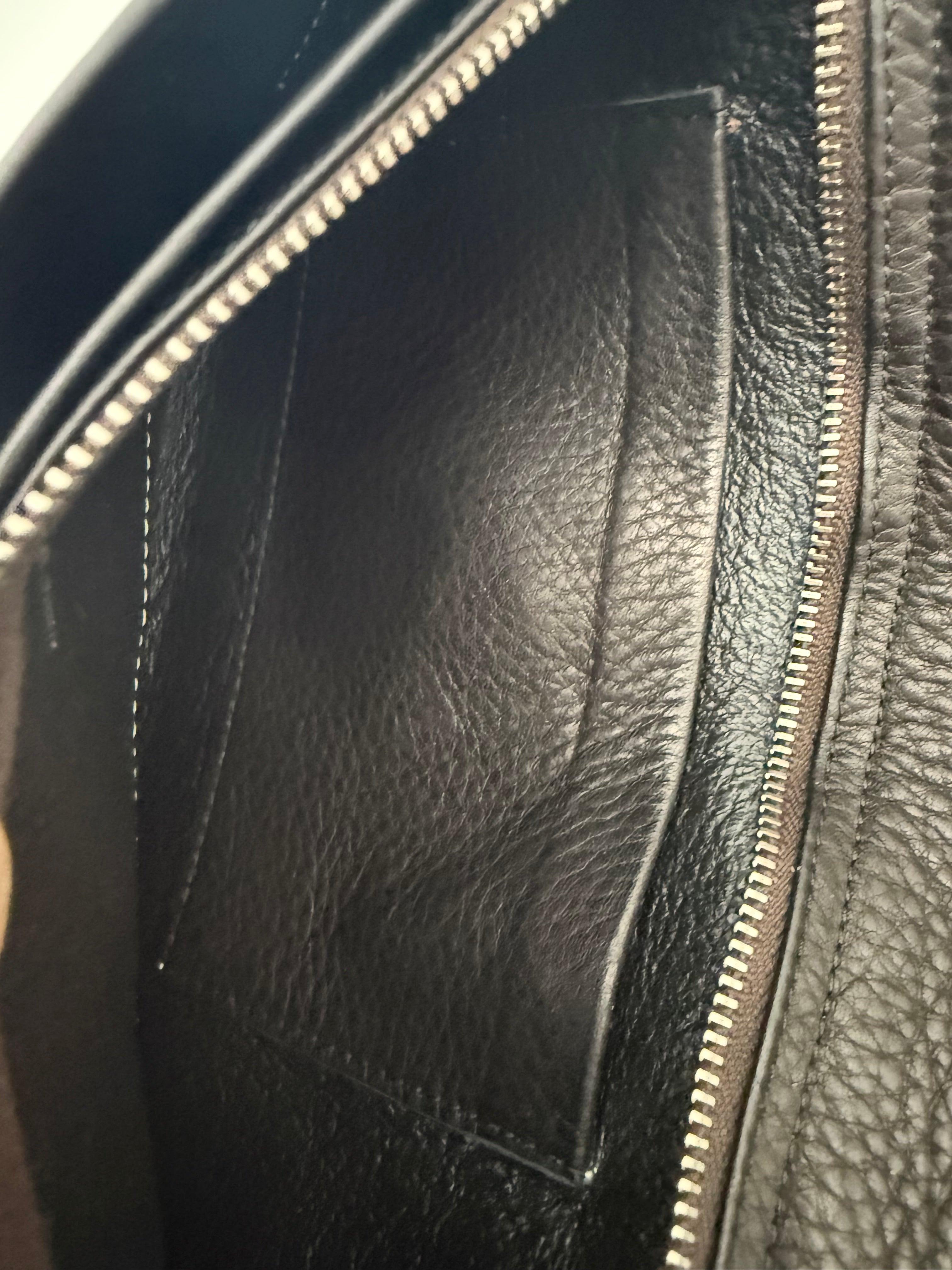 Rick Owens Borsa Mini in Pelle Martellata Nera con Dettaglio Hardware Monumentale - Mercatino di Ninni