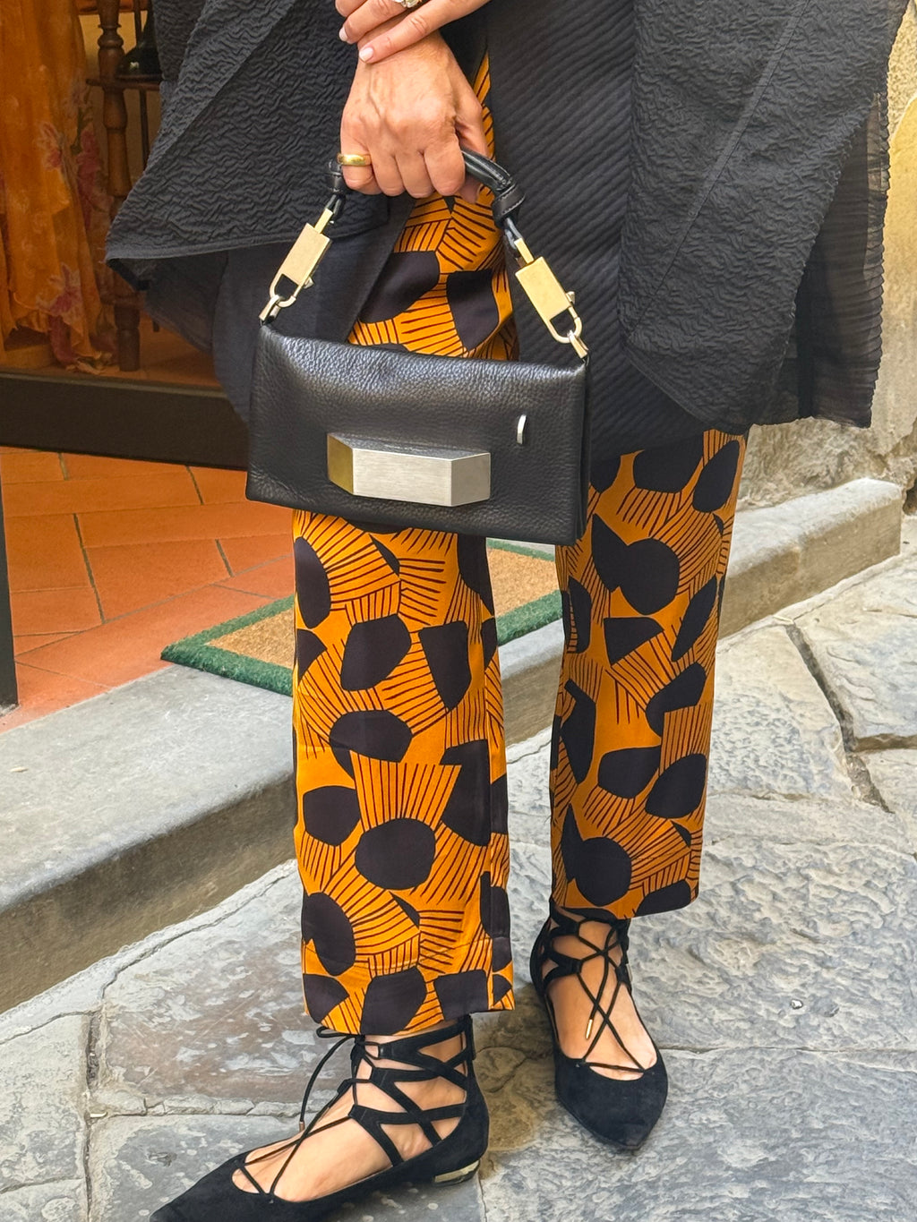 Rick Owens Borsa Mini in Pelle Martellata Nera con Dettaglio Hardware Monumentale - Mercatino di Ninni