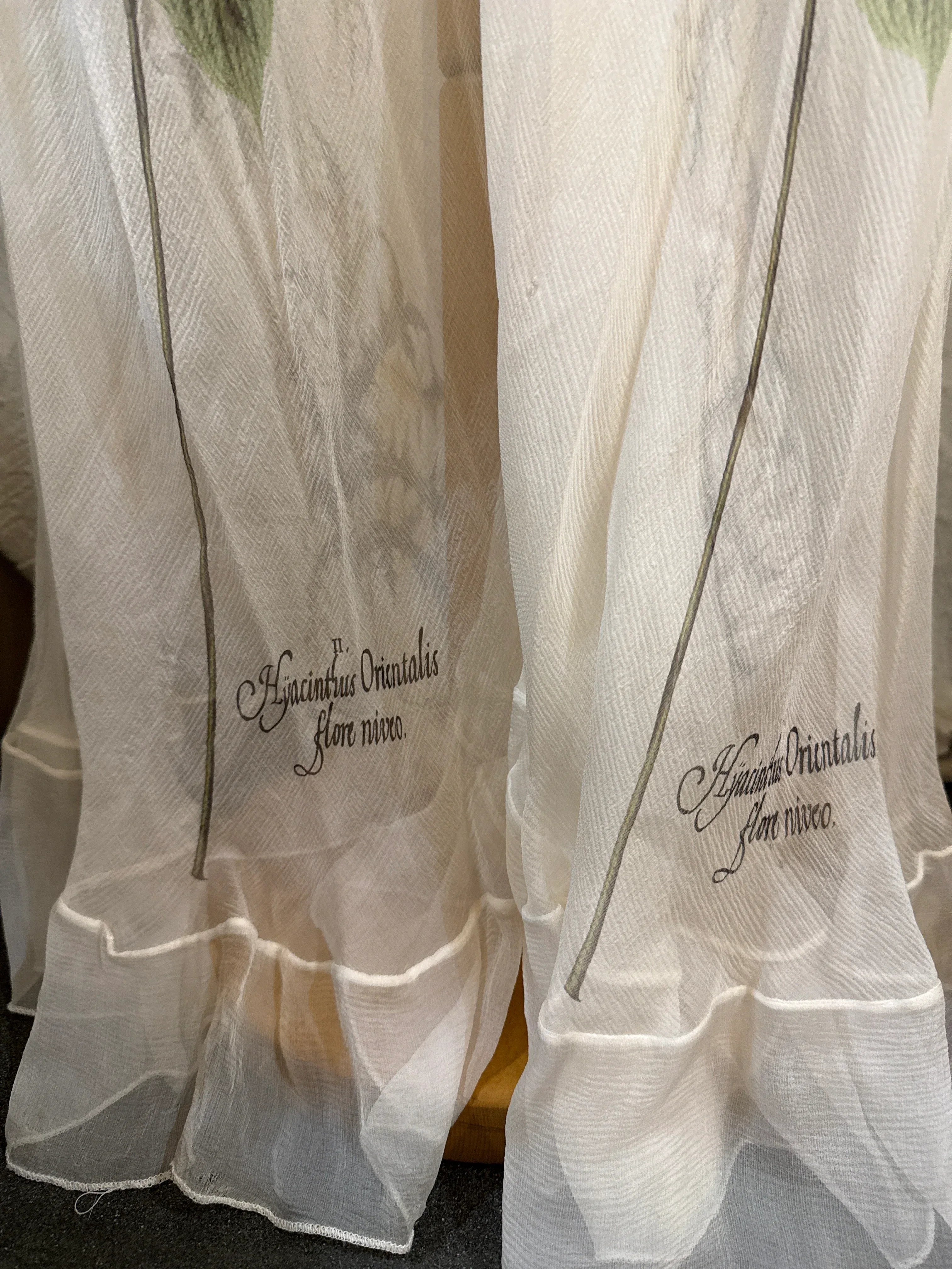 Roberto-Cavalli-Set-Top-e-Gonna-Vintage-in-Chiffon-di-Seta-Bianco-Mercatino-di-Ninni-71336644084061 - Mercatino di Ninni