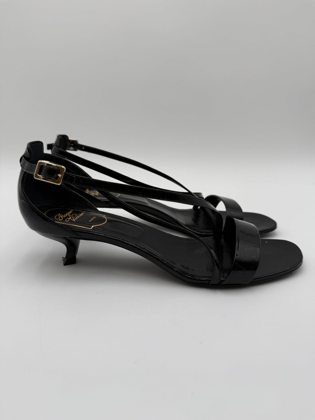 Roger Vivier Sandali con Cinturino Incrociato in Vernice Nera