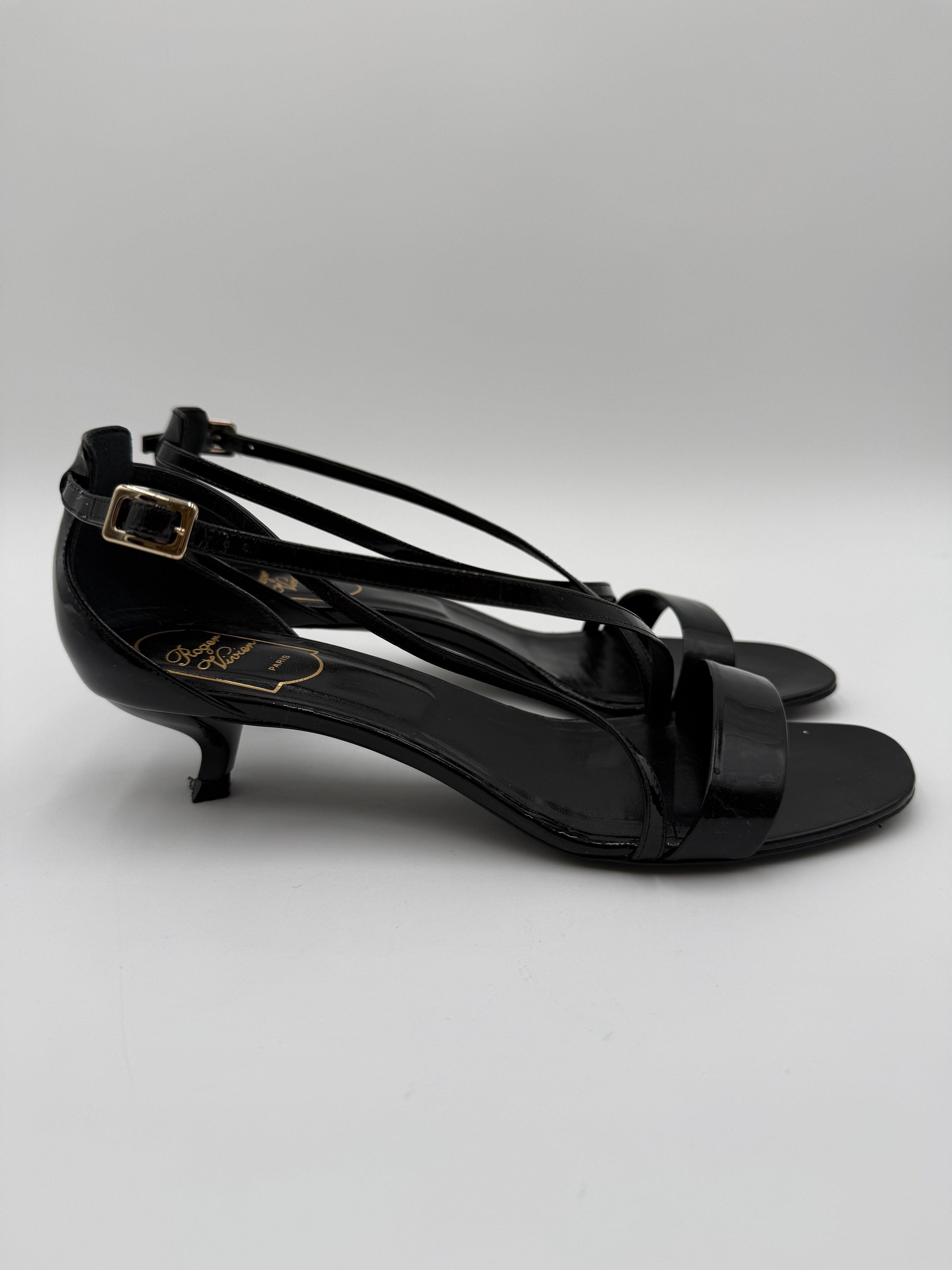Roger Vivier Sandali con Cinturino Incrociato in Vernice Nera