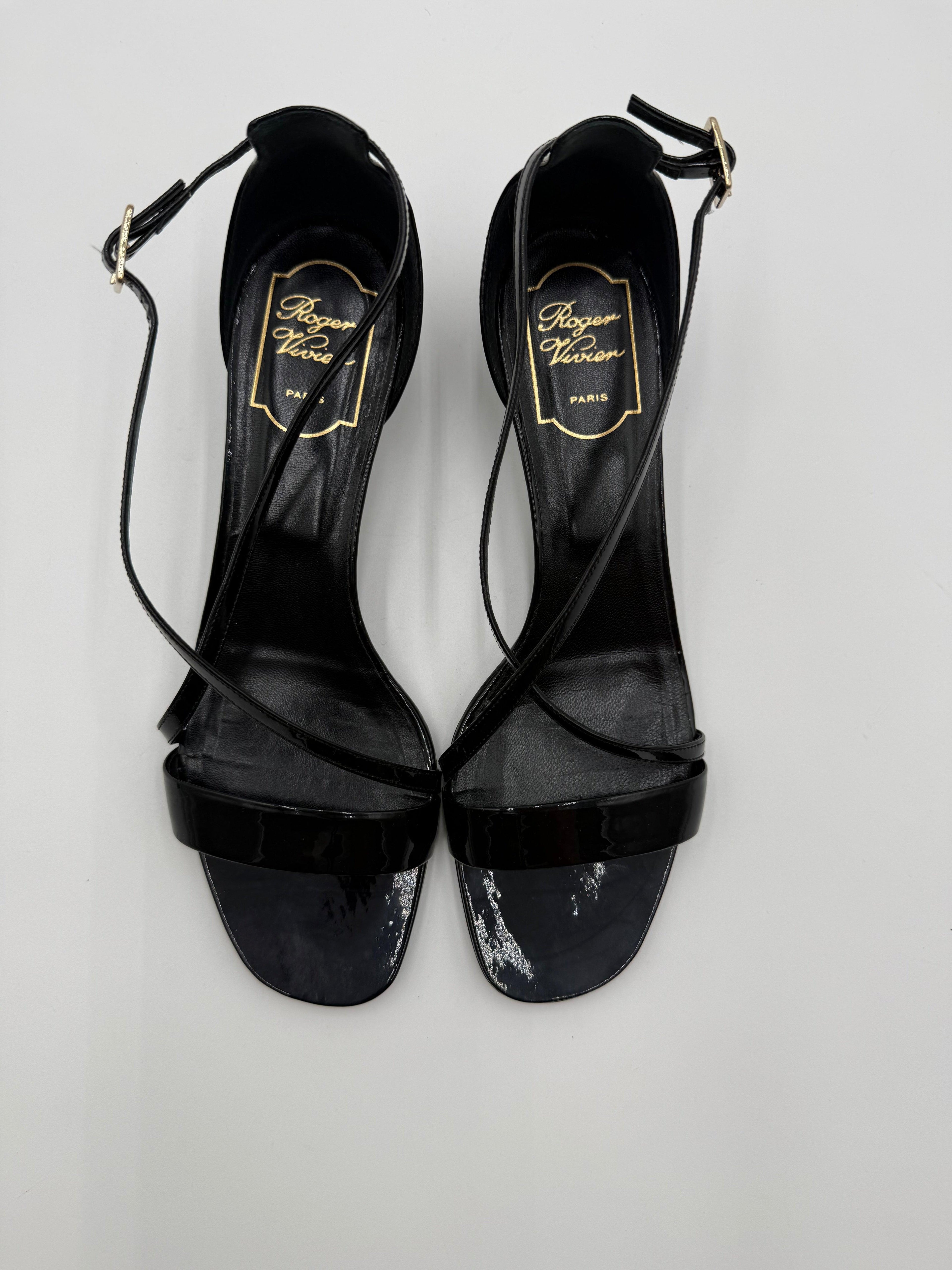 Roger Vivier Sandali con Cinturino Incrociato in Vernice Nera