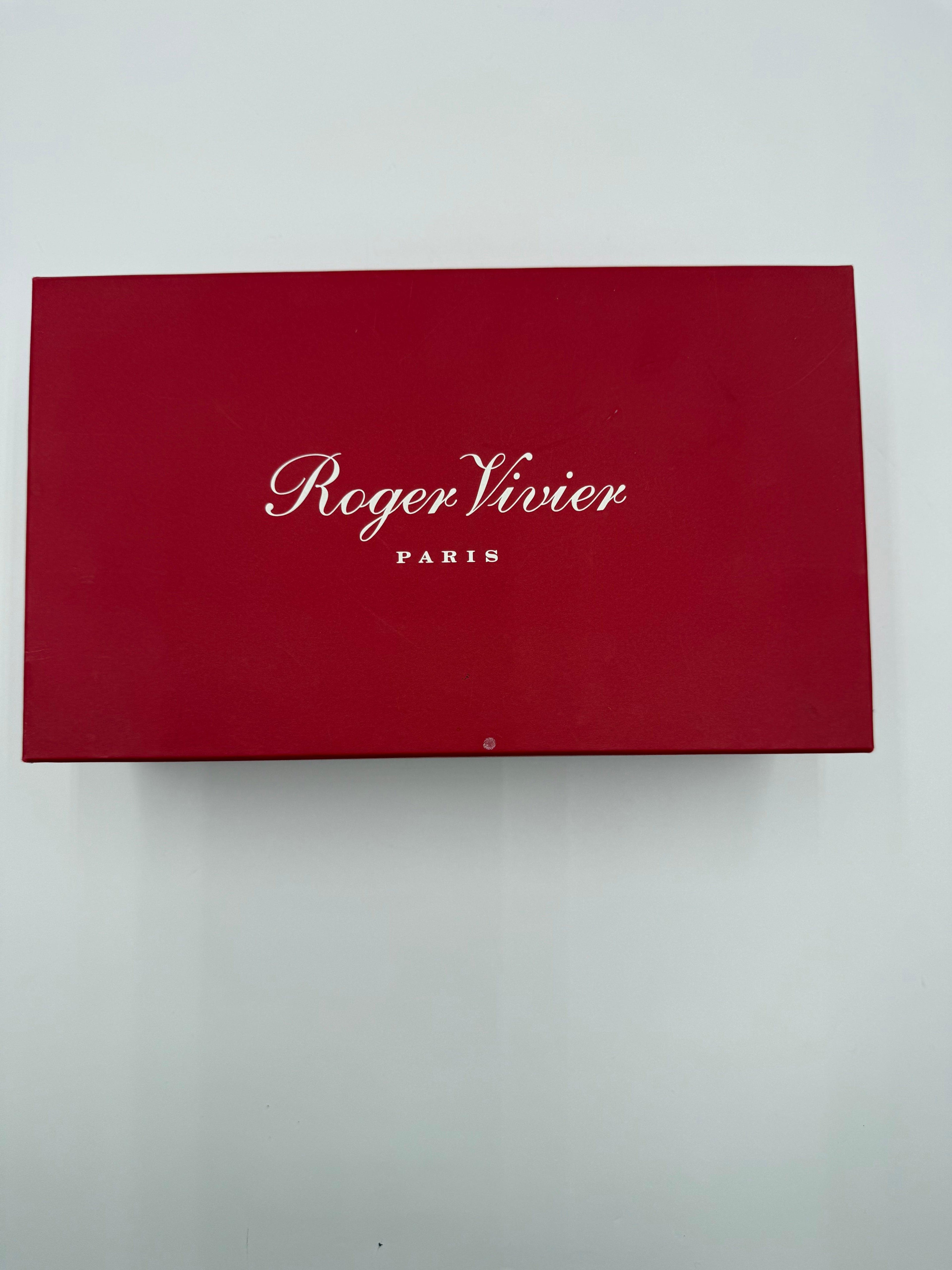 Roger Vivier Sandali con Cinturino Incrociato in Vernice Nera