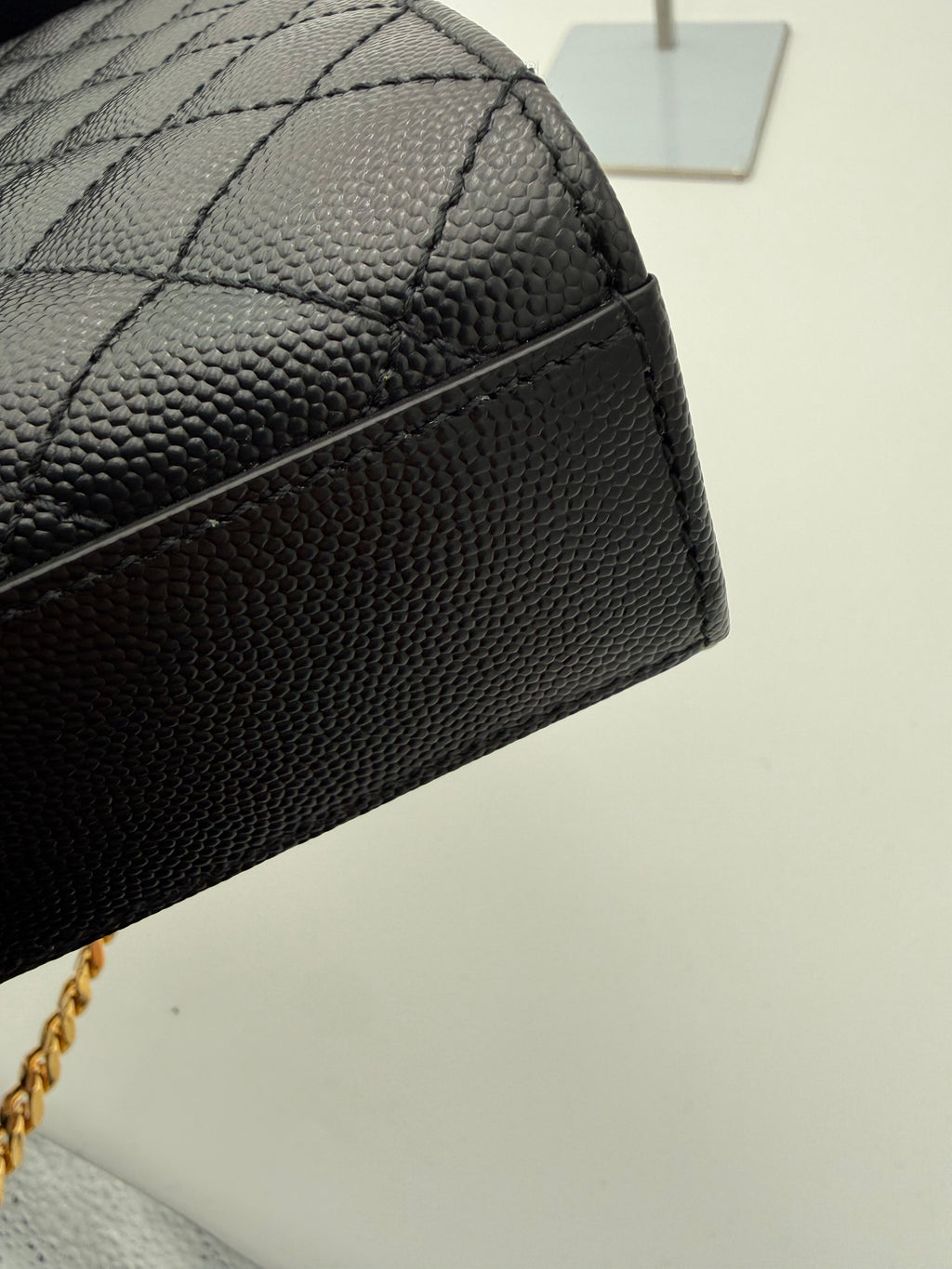 Saint Laurent Borsa Envelope Media a Tracolla in Pelle Nera - Mercatino di Ninni