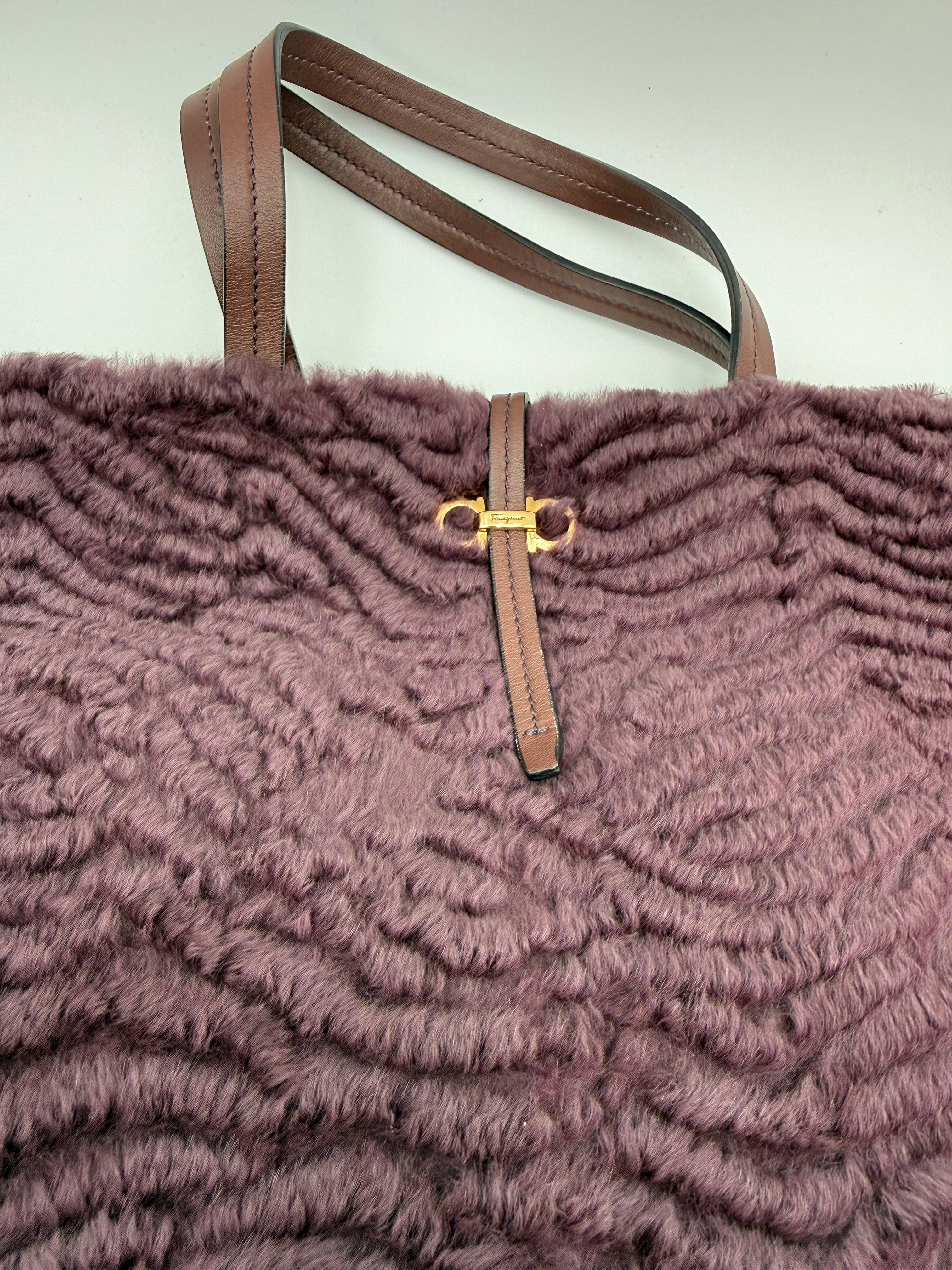 Salvatore Ferragamo Borsa Tote in Shearling Bordeaux Viola Prugna - Mercatino di Ninni