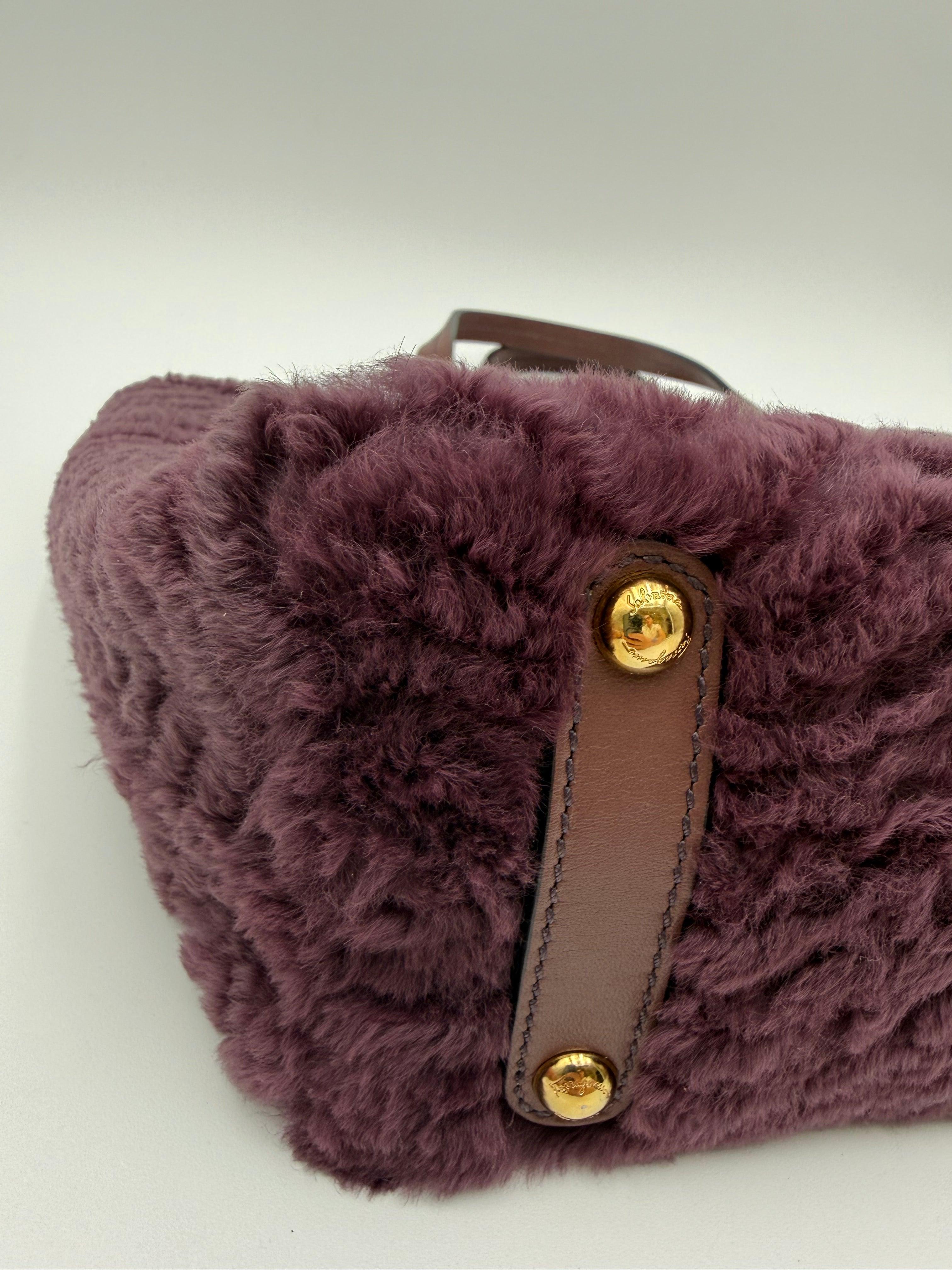 Salvatore Ferragamo Borsa Tote in Shearling Bordeaux Viola Prugna - Mercatino di Ninni