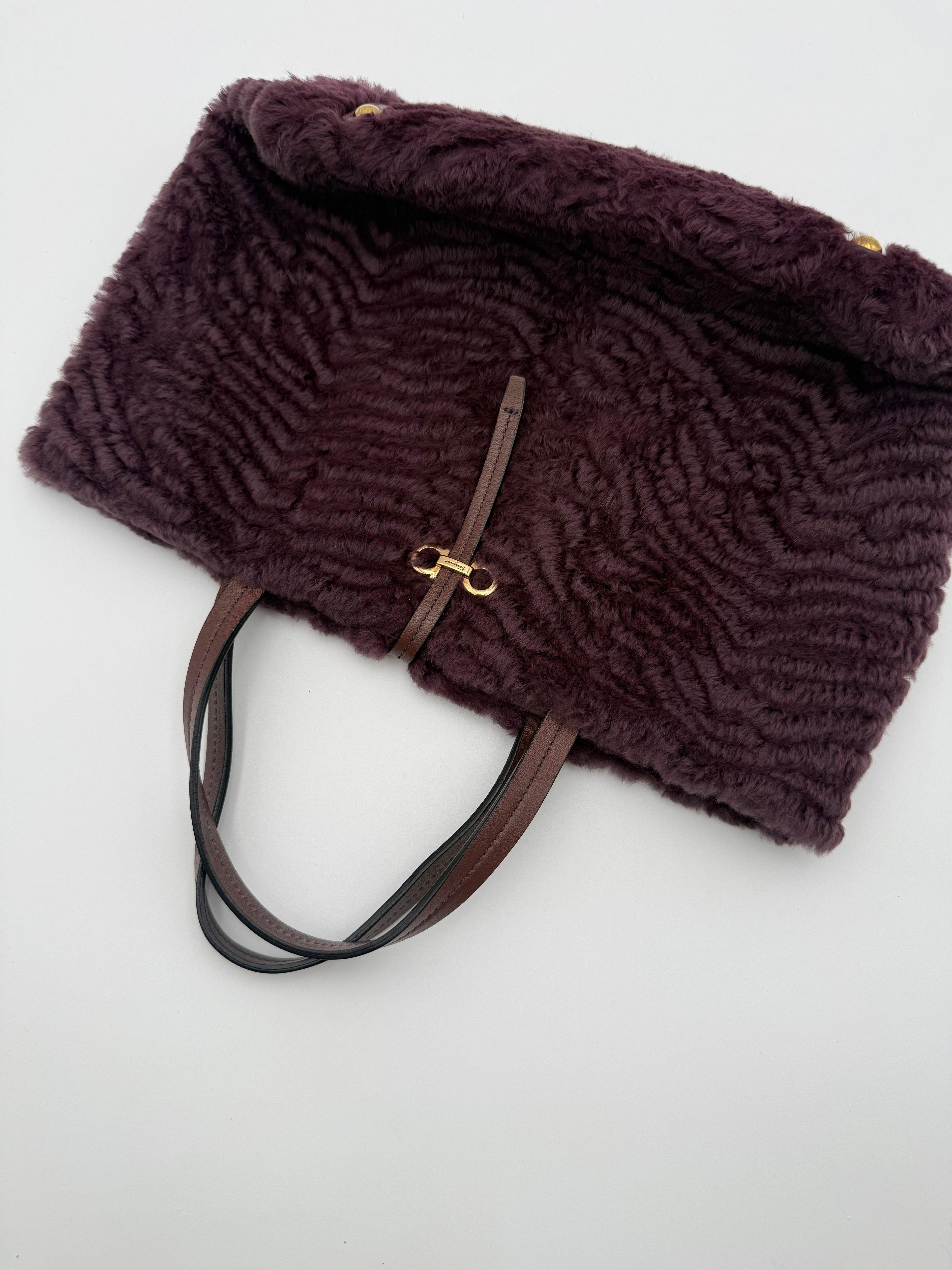 Salvatore Ferragamo Borsa Tote in Shearling Bordeaux Viola Prugna - Mercatino di Ninni