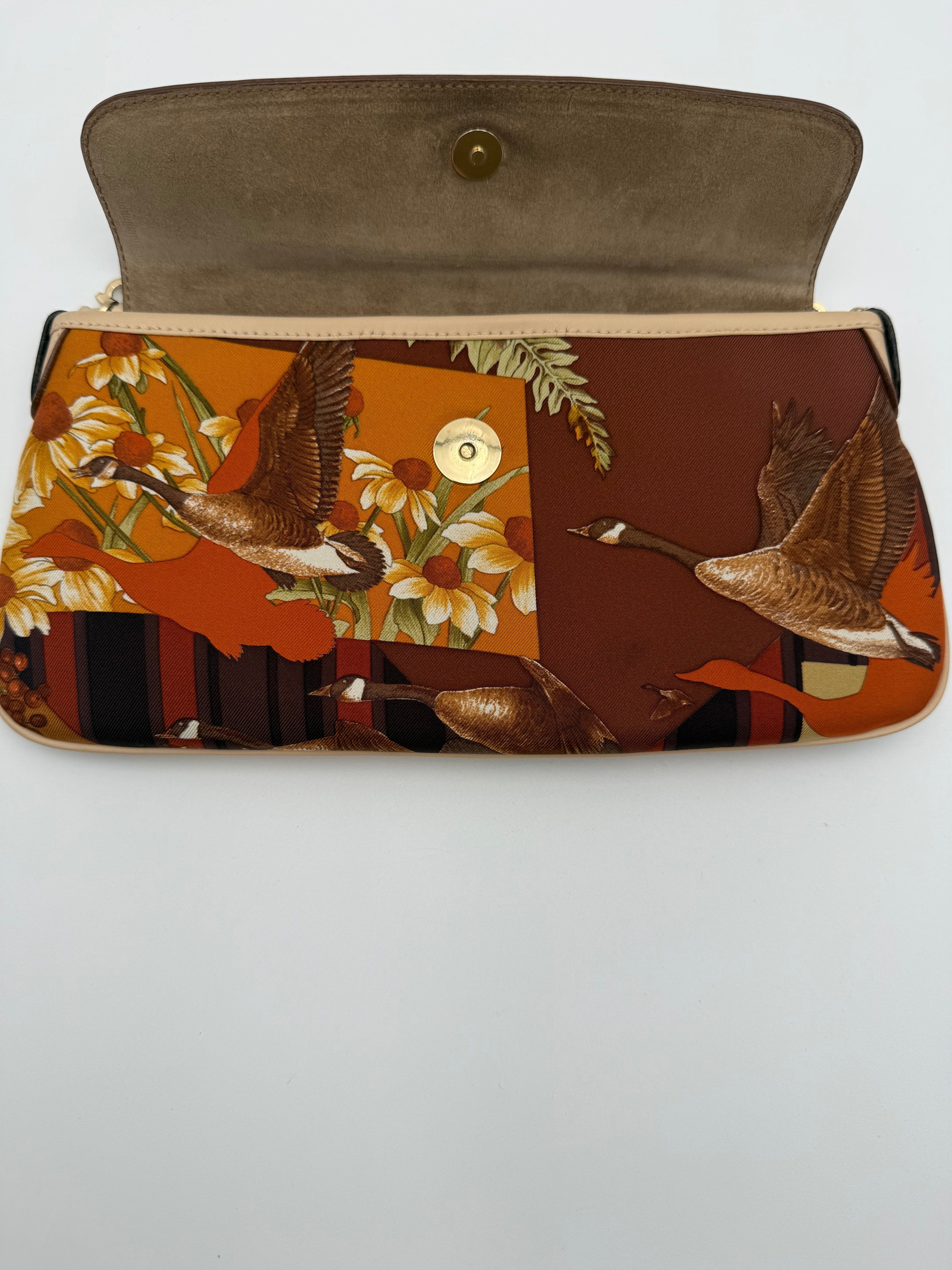 Salvatore Ferragamo Borsa a Spalla Vintage in Seta e Pelle con Stampa Fluviale Beige - Mercatino di Ninni
