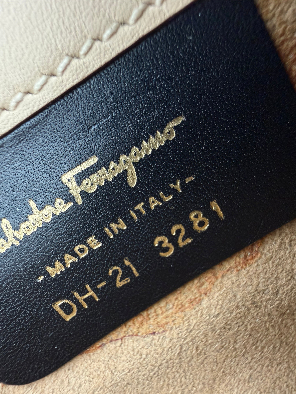 Salvatore Ferragamo Borsa a Spalla Vintage in Seta e Pelle con Stampa Fluviale Beige - Mercatino di Ninni