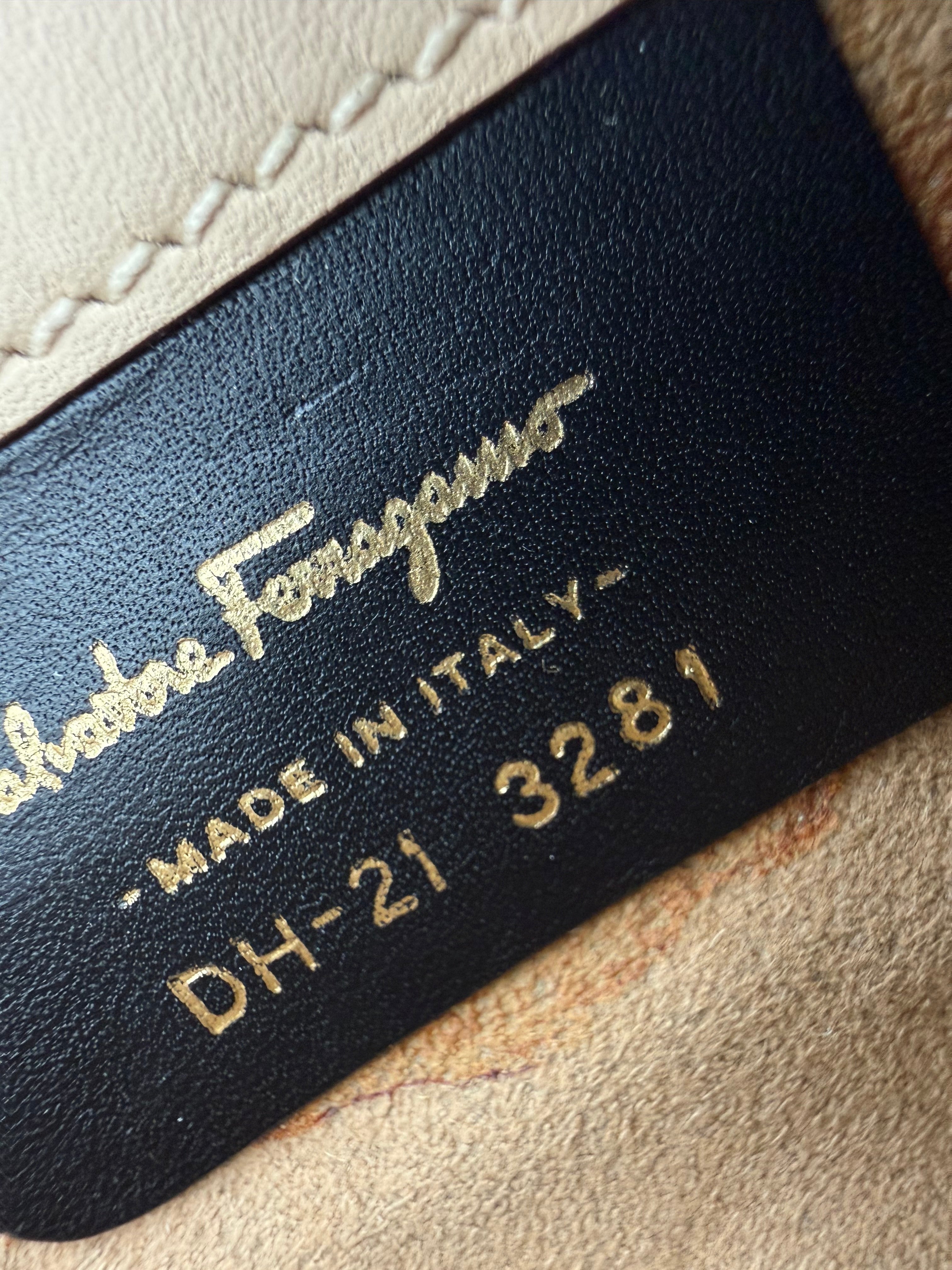 Salvatore Ferragamo Borsa a Spalla Vintage in Seta e Pelle con Stampa Fluviale Beige - Mercatino di Ninni