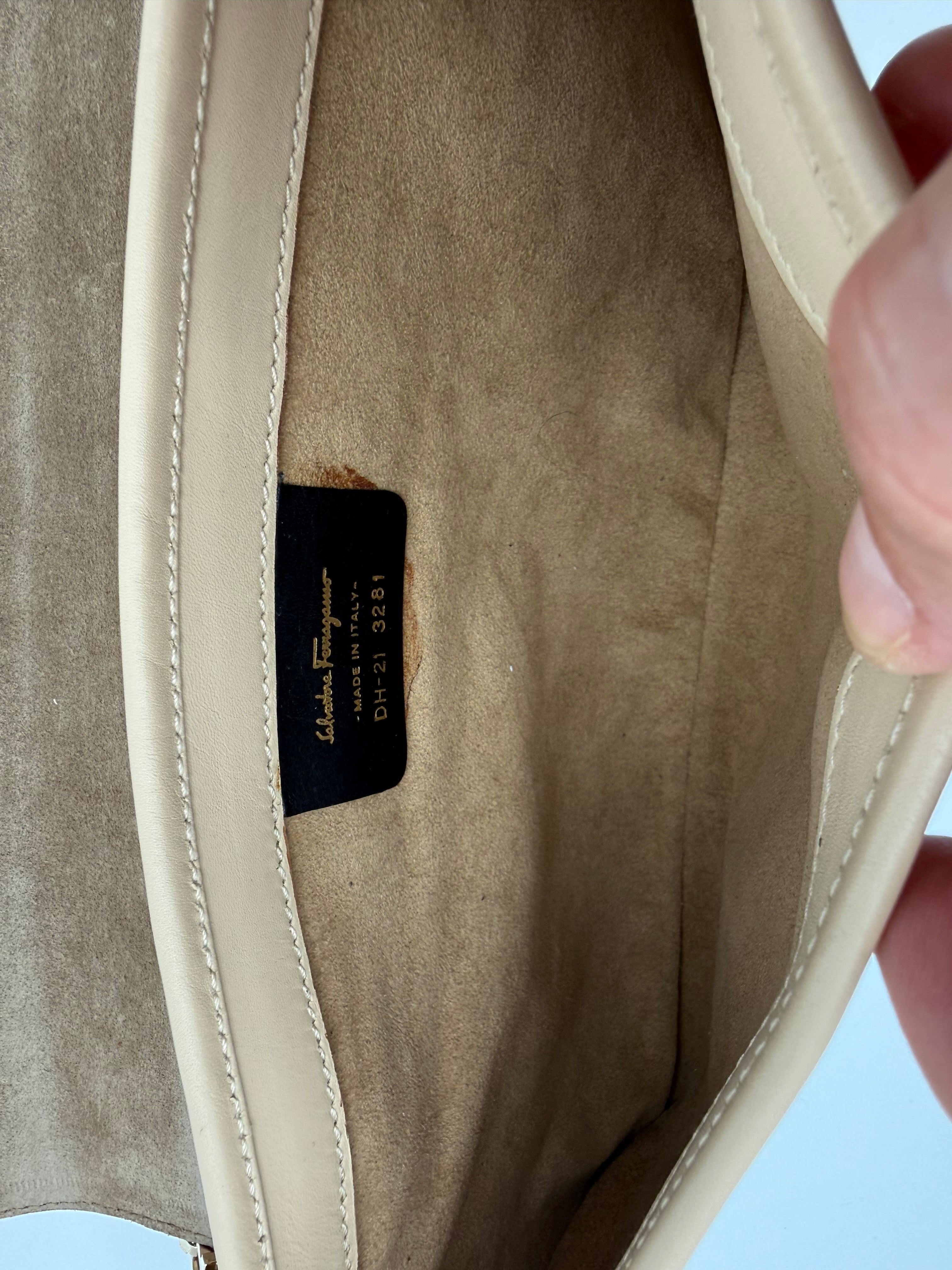 Salvatore Ferragamo Borsa a Spalla Vintage in Seta e Pelle con Stampa Fluviale Beige - Mercatino di Ninni
