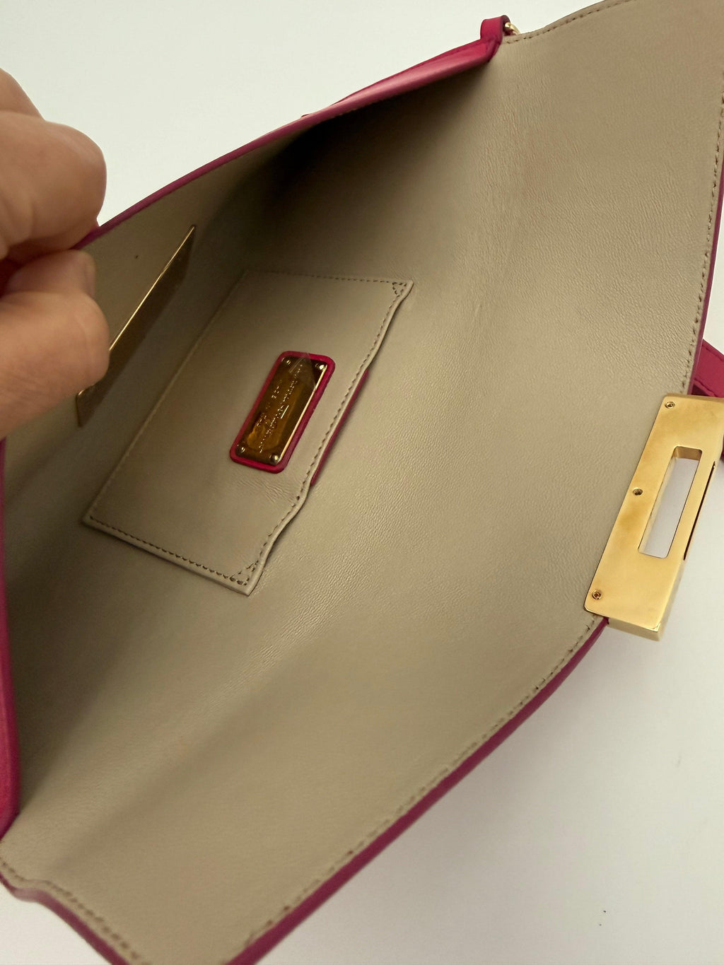 Salvatore Ferragamo Pochette Vintage in Pelle Fucsia - Mercatino di Ninni