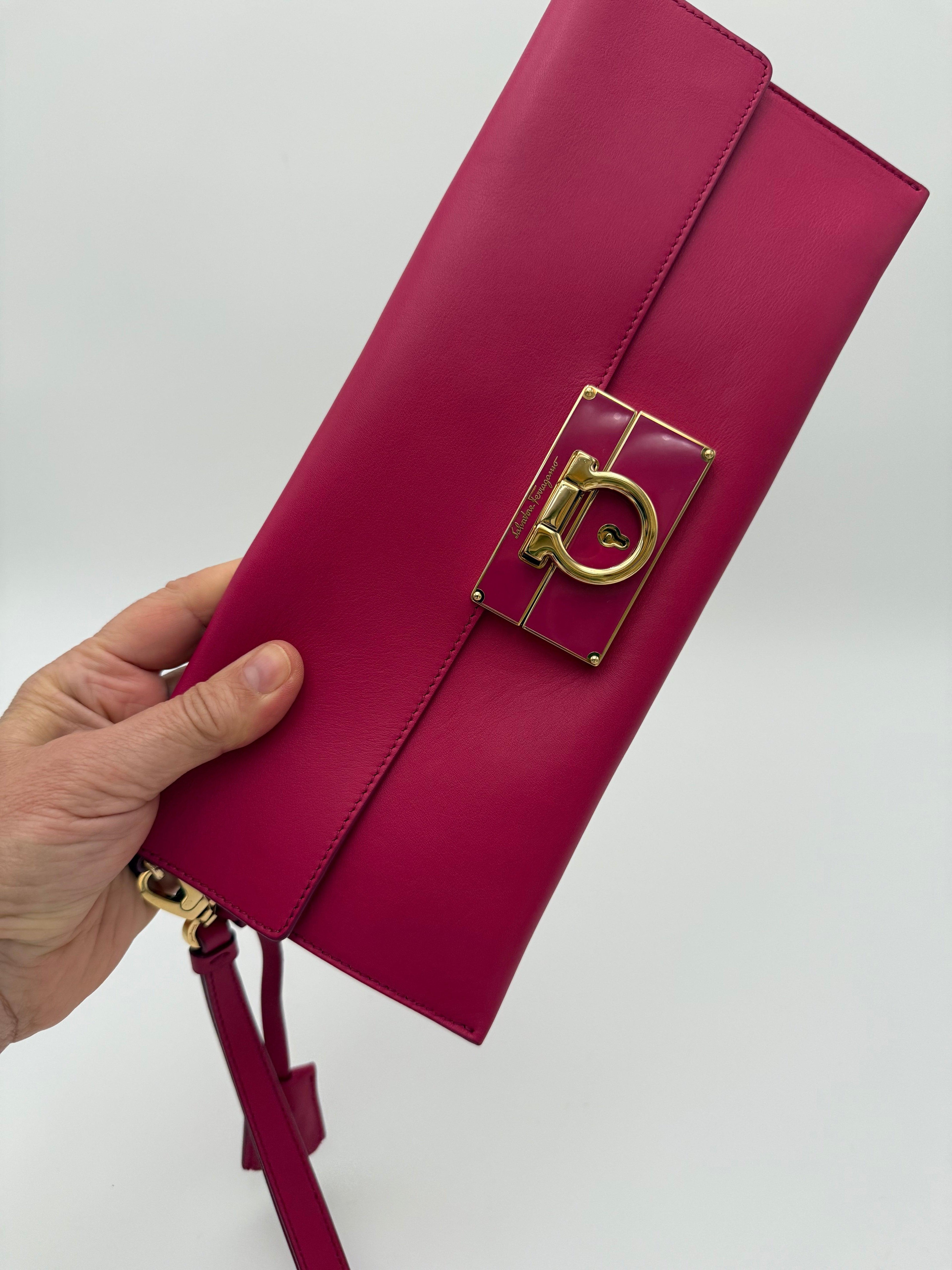 Salvatore Ferragamo Pochette Vintage in Pelle Fucsia - Mercatino di Ninni