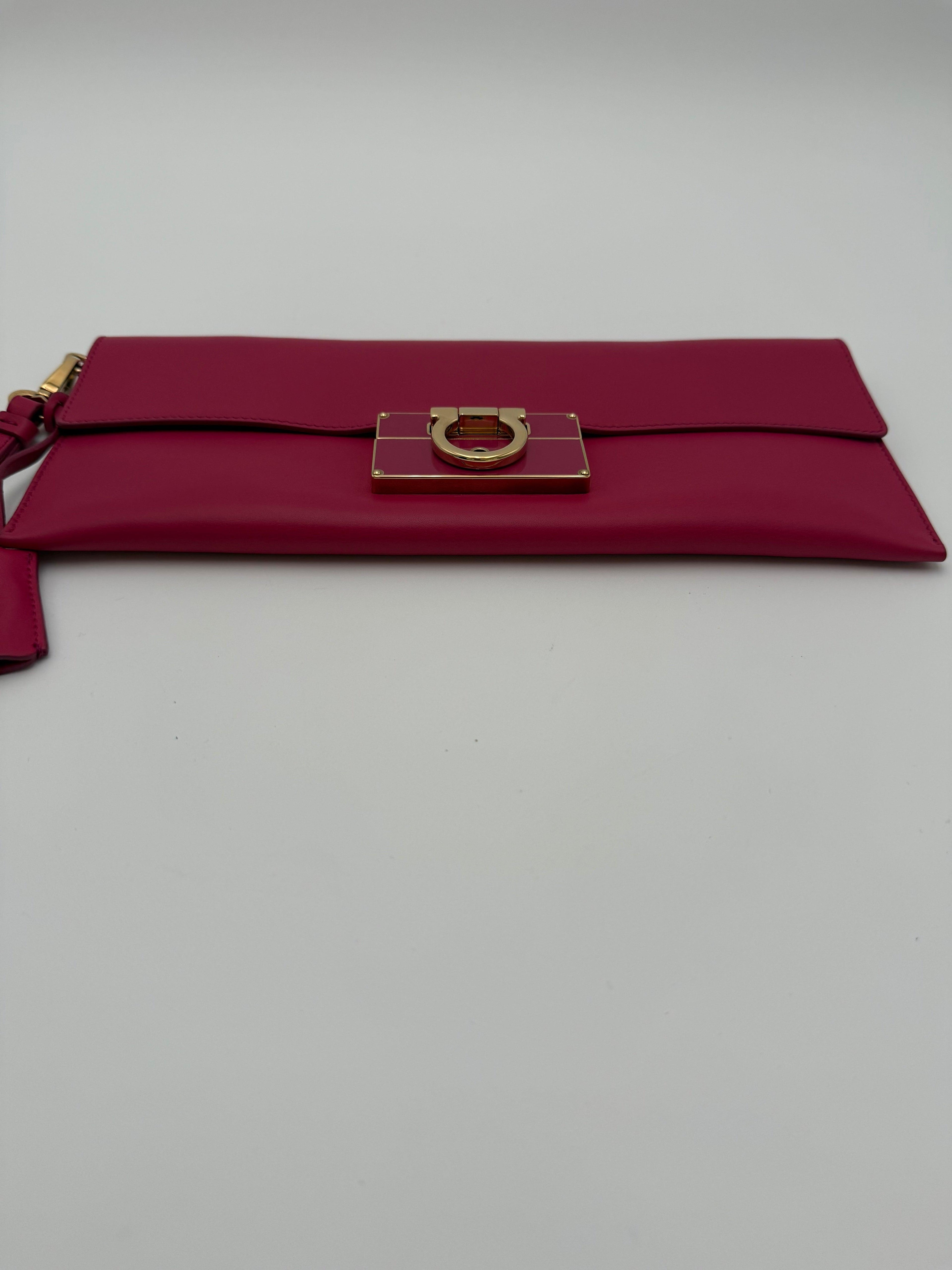 Salvatore Ferragamo Pochette Vintage in Pelle Fucsia - Mercatino di Ninni