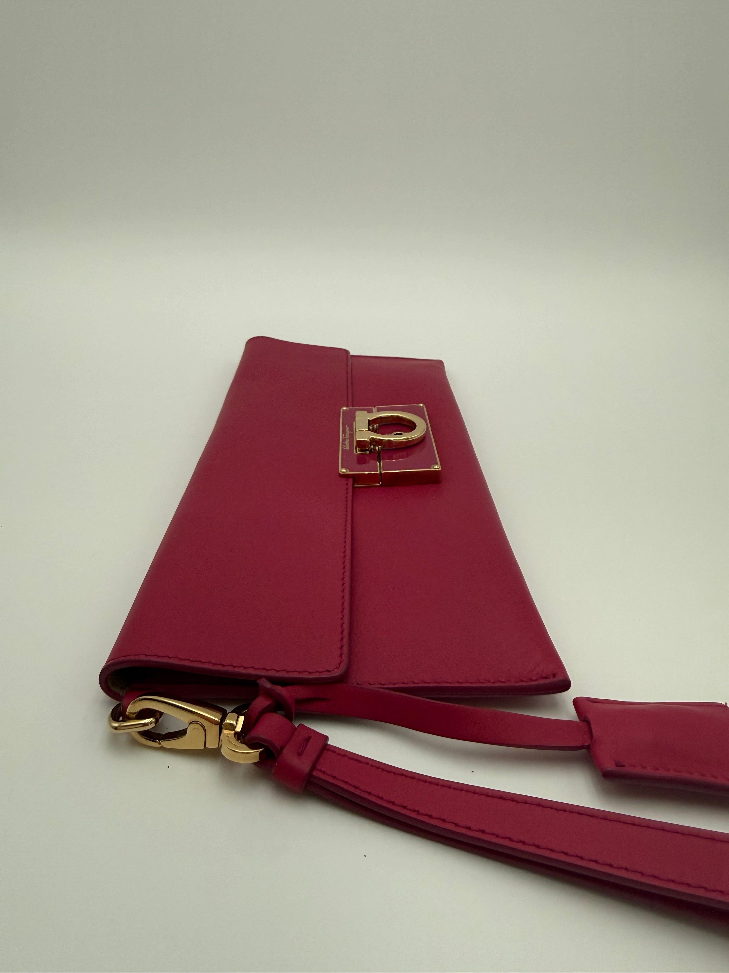 Salvatore Ferragamo Pochette Vintage in Pelle Fucsia - Mercatino di Ninni